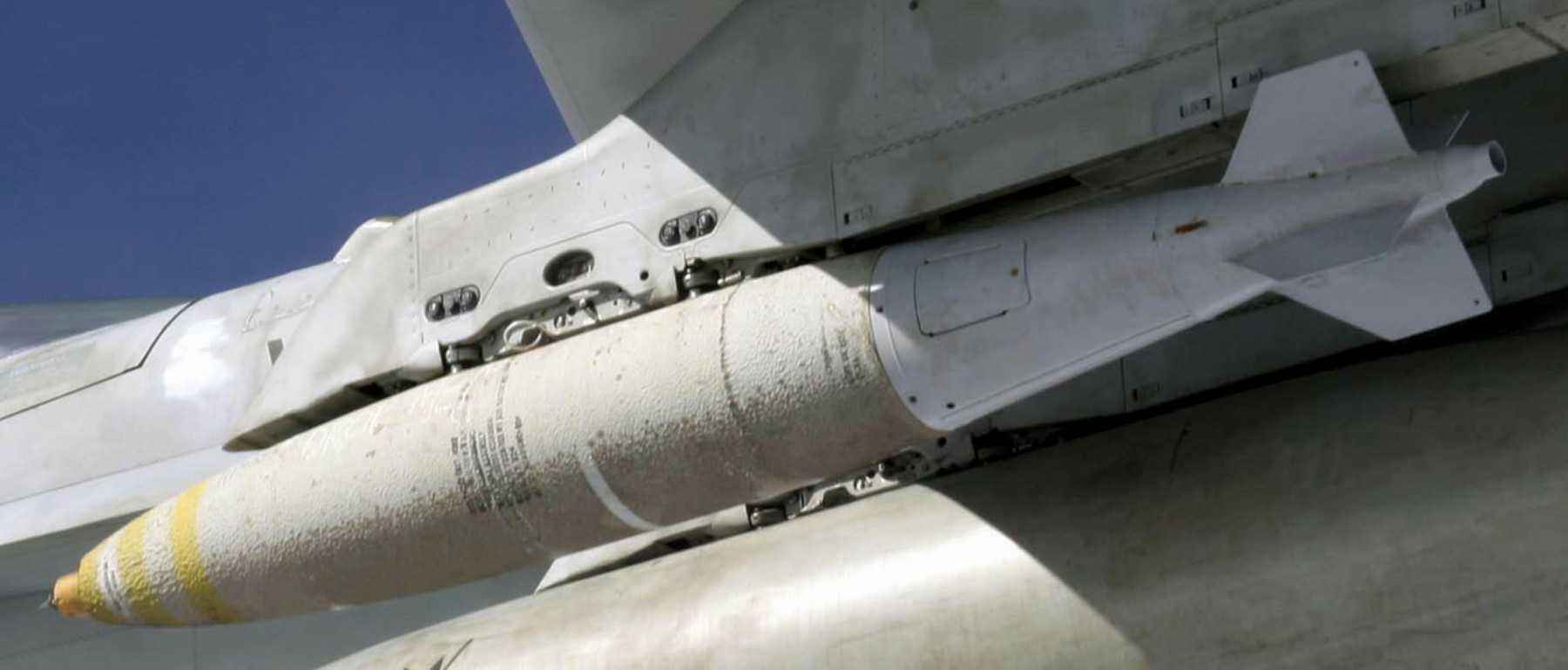 blu-110 general purpose bomb 1000 lbs low drag mk.83 navy 02