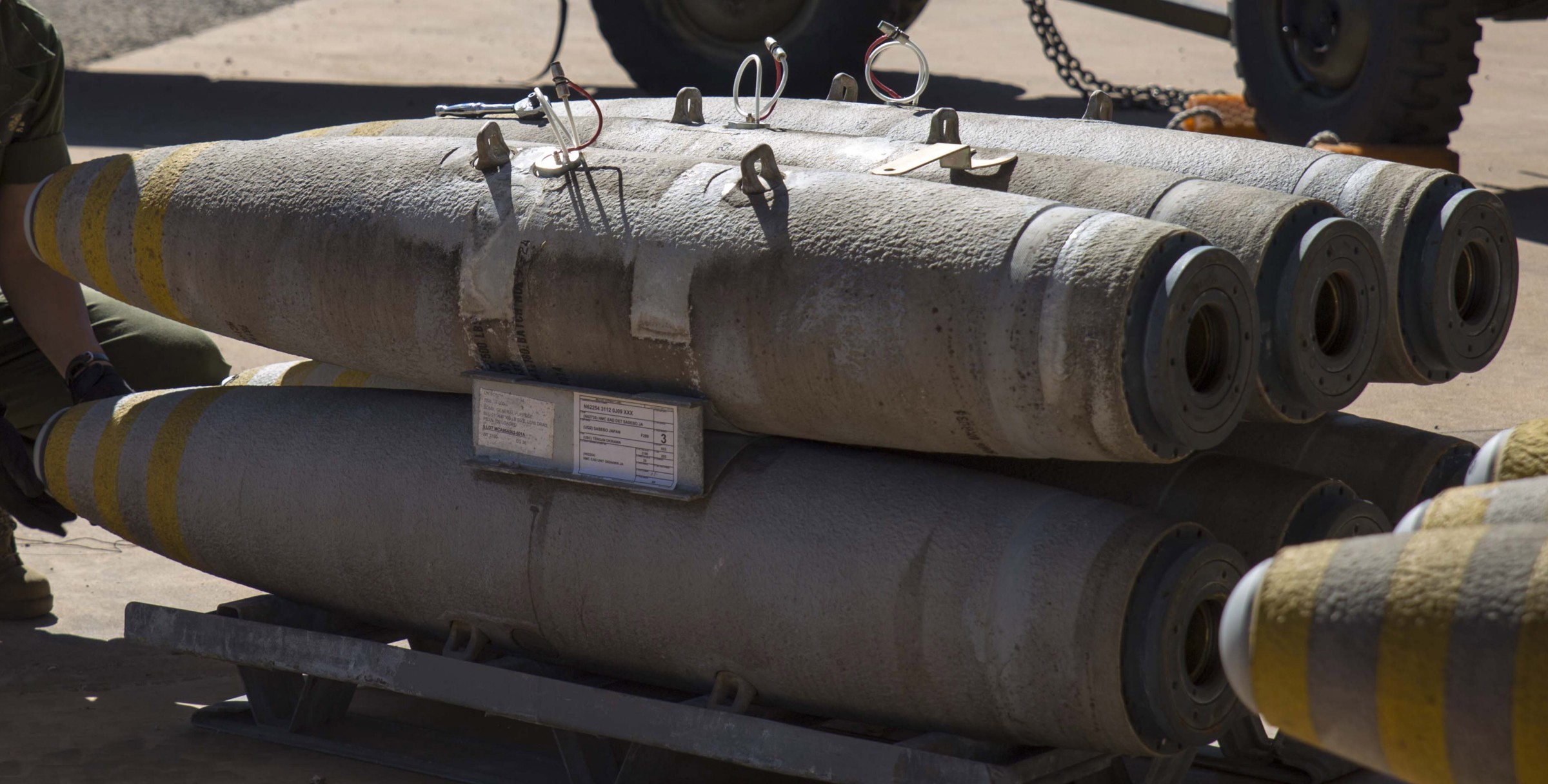 blu-110 general purpose bomb 1000 lbs low drag mk.83 navy 05