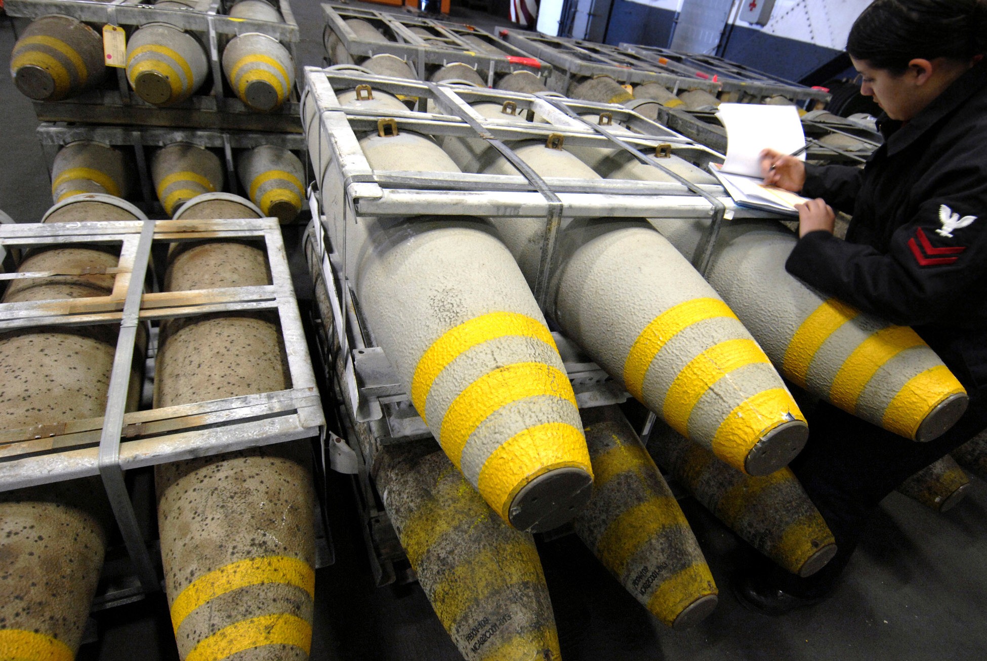 blu-110 general purpose bomb 1000 lbs low drag mk.83 navy 06