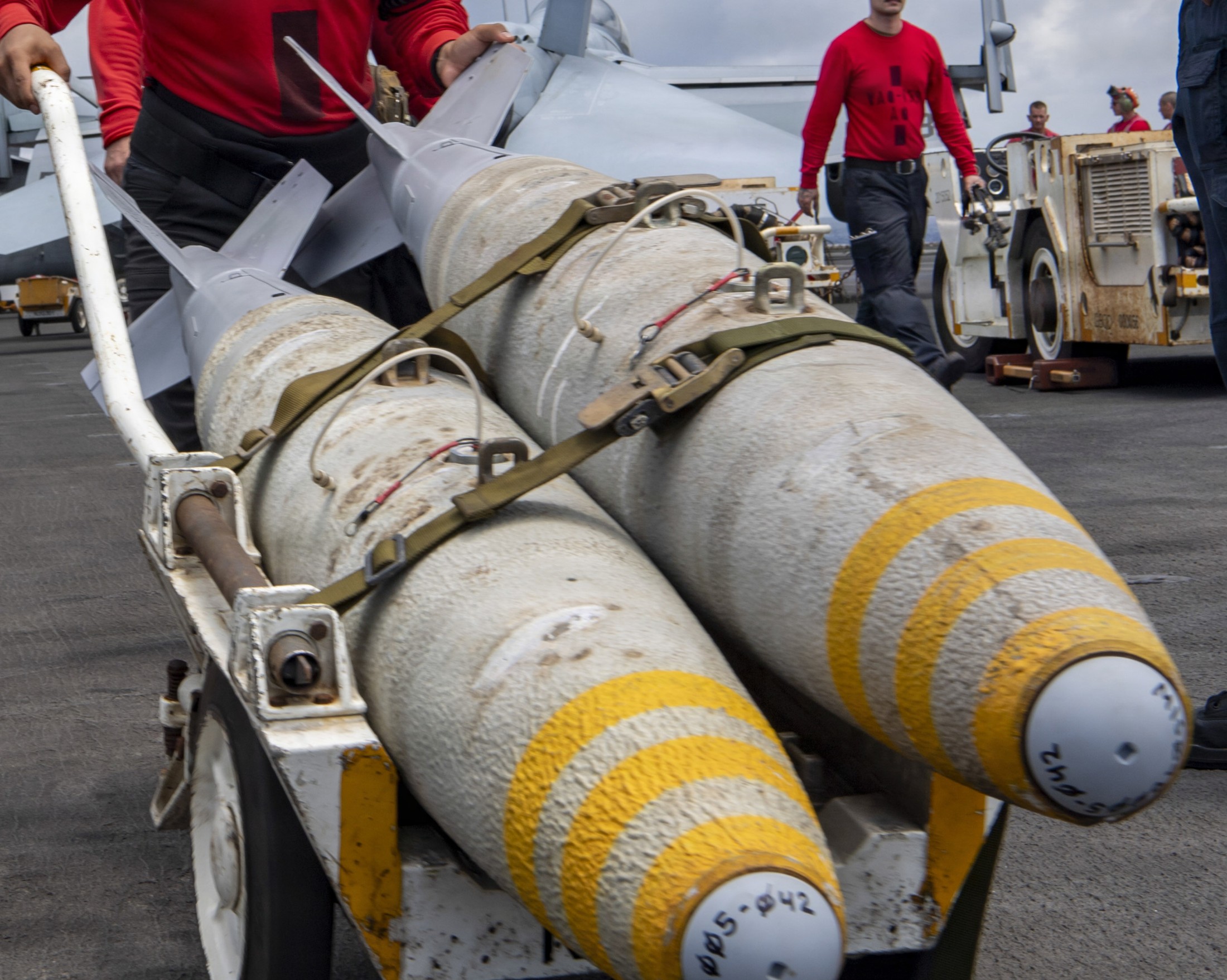 blu-110 general purpose bomb 1000 lbs low drag mk.83 navy 07