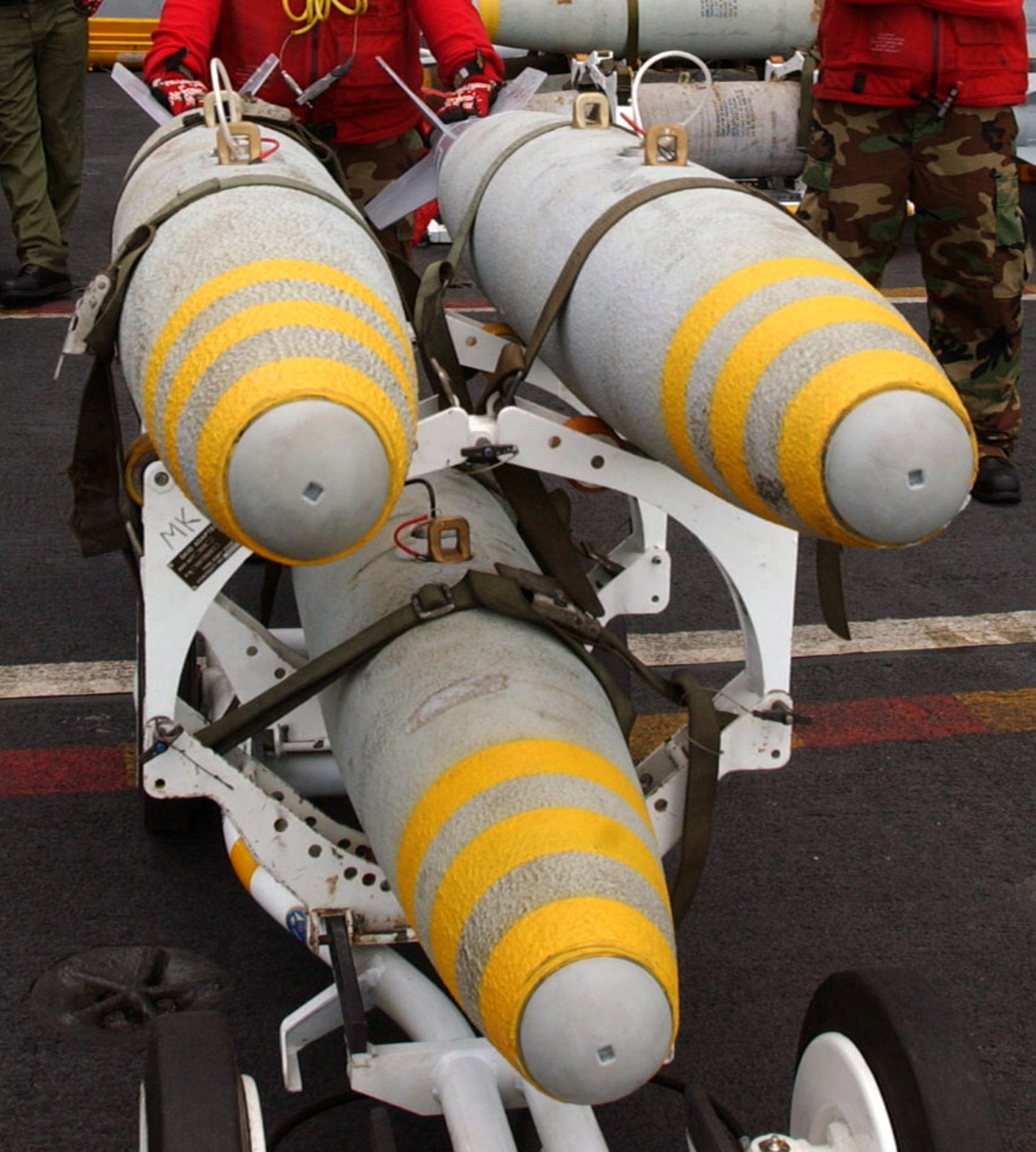 blu-110 general purpose bomb 1000 lbs low drag mk.83 navy 08