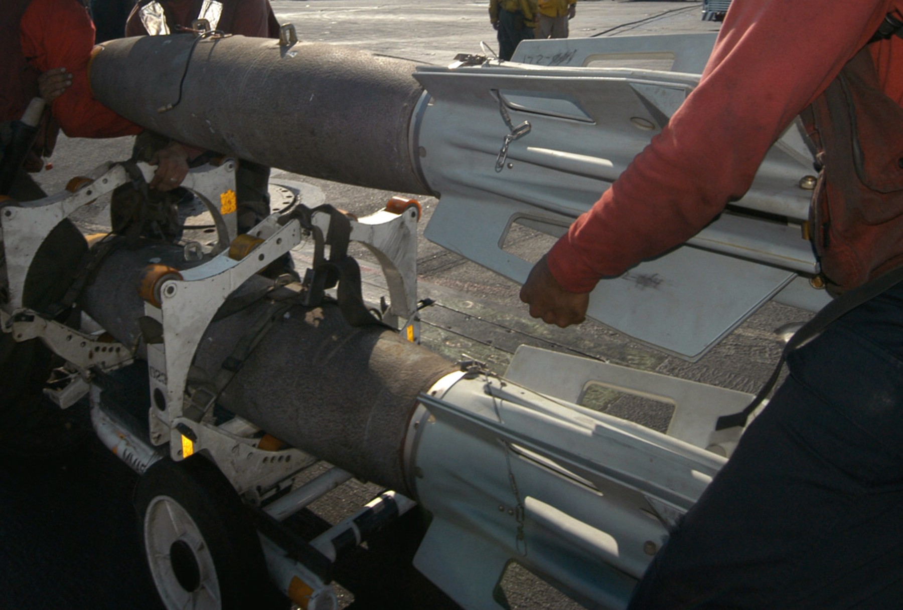 blu-110 snakeye general purpose bomb 1000 lbs mk.83 high-drag navy 02