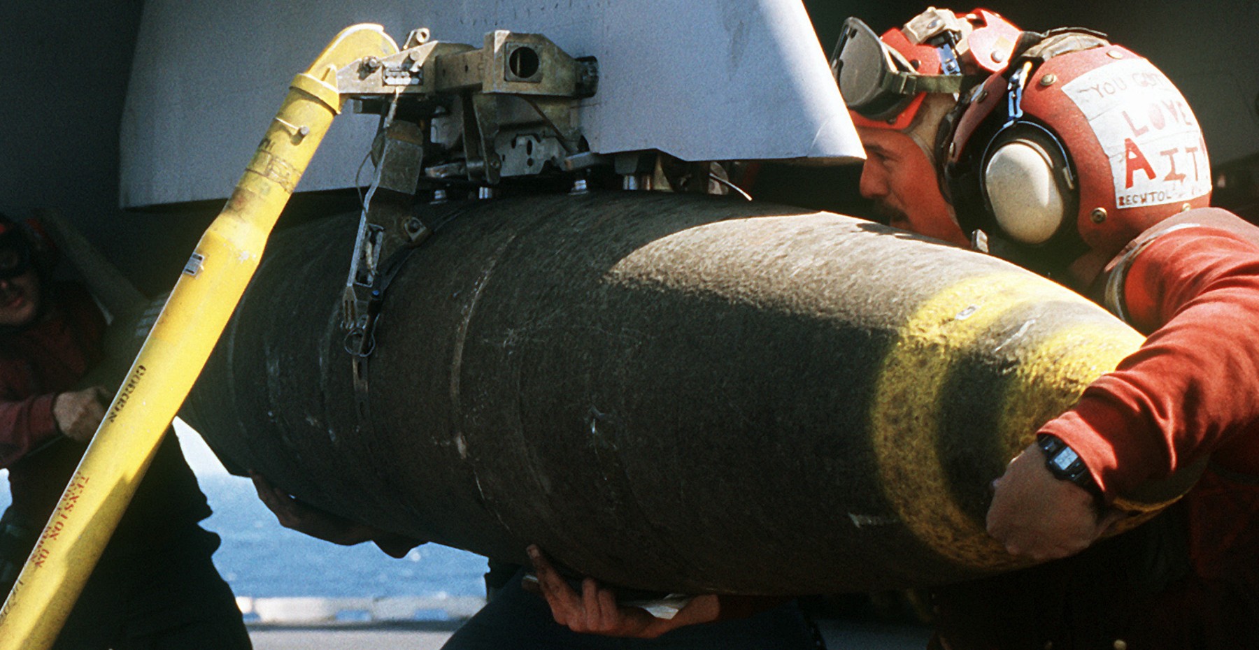 blu-117 general purpose bomb 2000 lbs mk.84 low drag navy 03