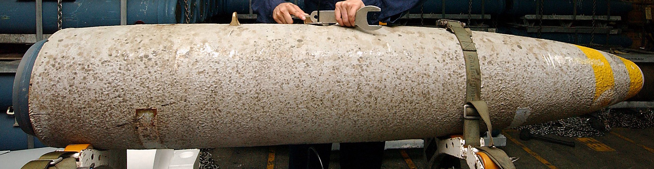 blu-117 general purpose bomb 2000 lbs mk.84 low drag navy 02