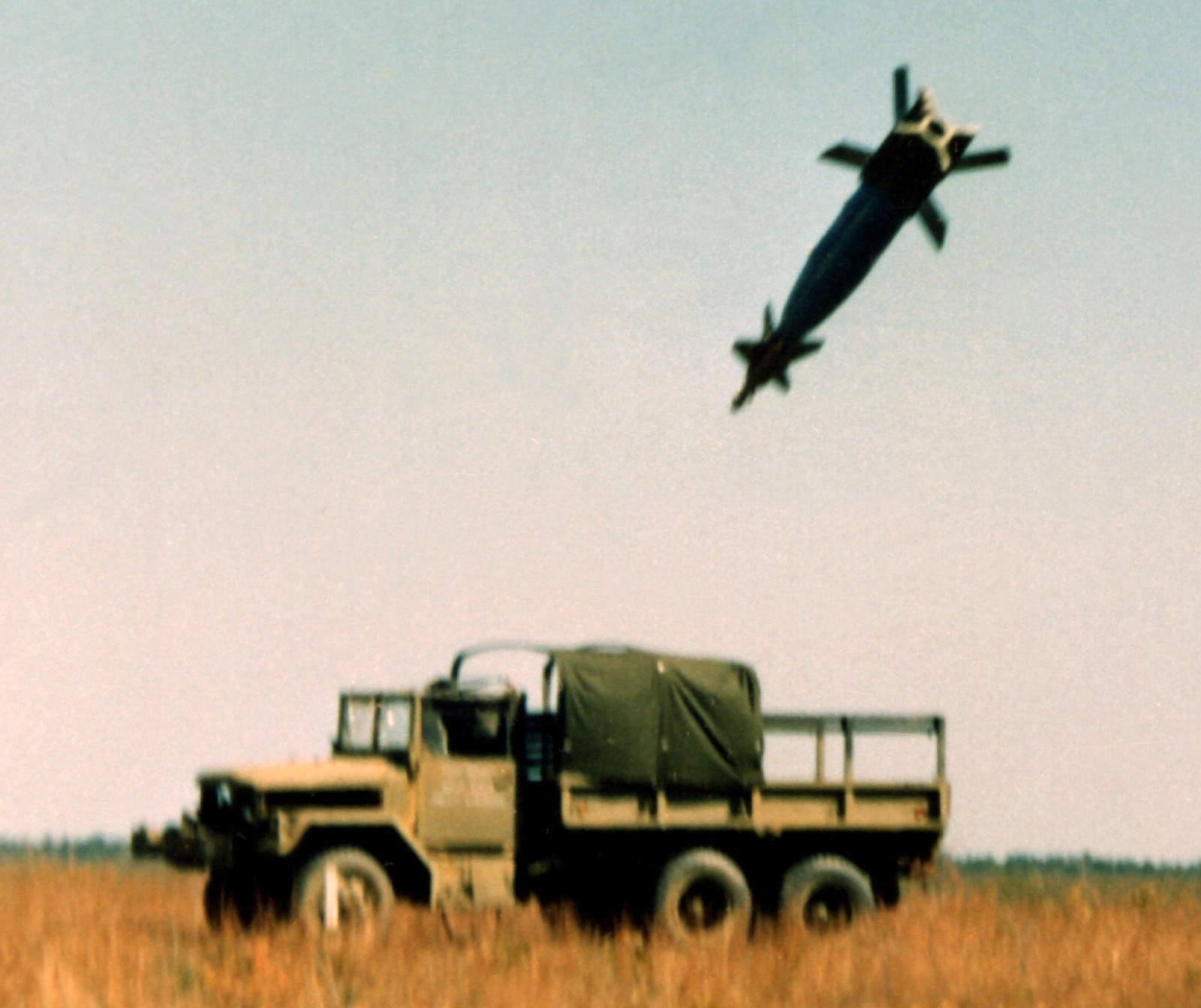 gbu-10 paveway laser guided bomb unit gbu 2000 lbs air force navy marines 02