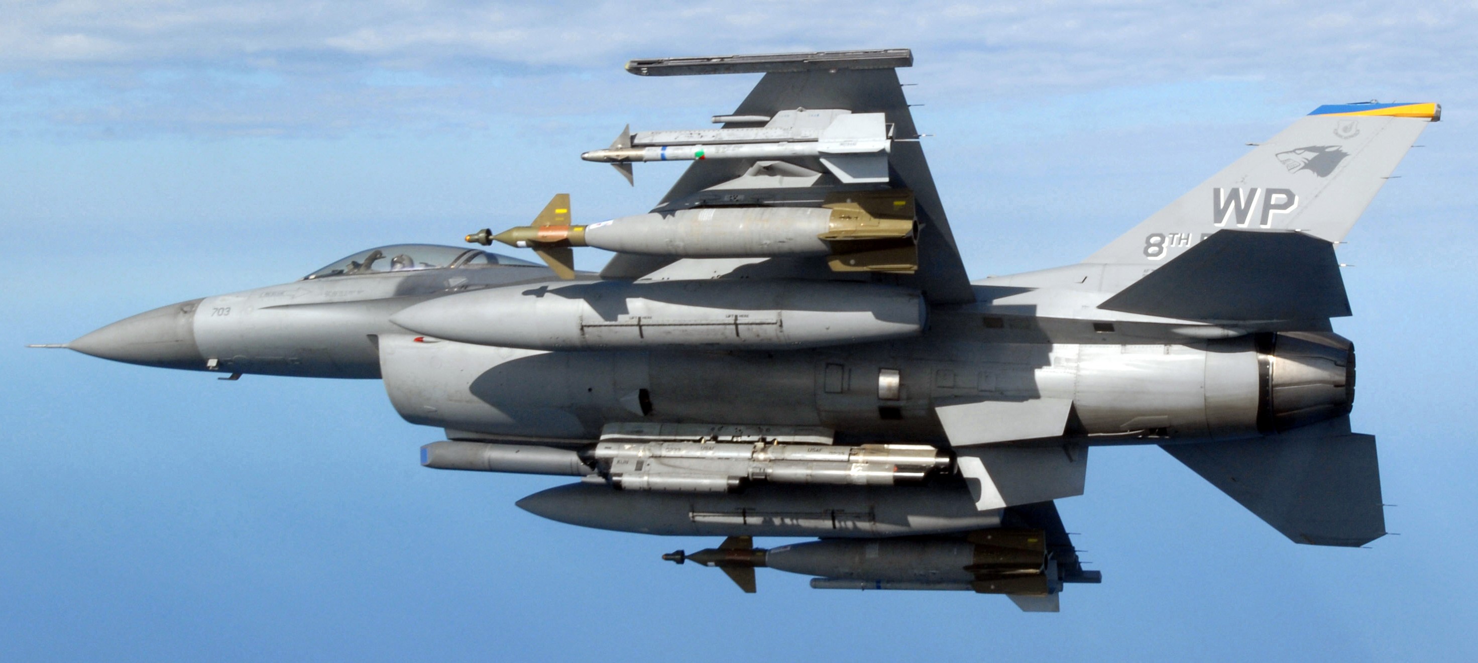 gbu-10 paveway laser guided bomb unit gbu 2000 lbs air force f-16c fighting falcon 04