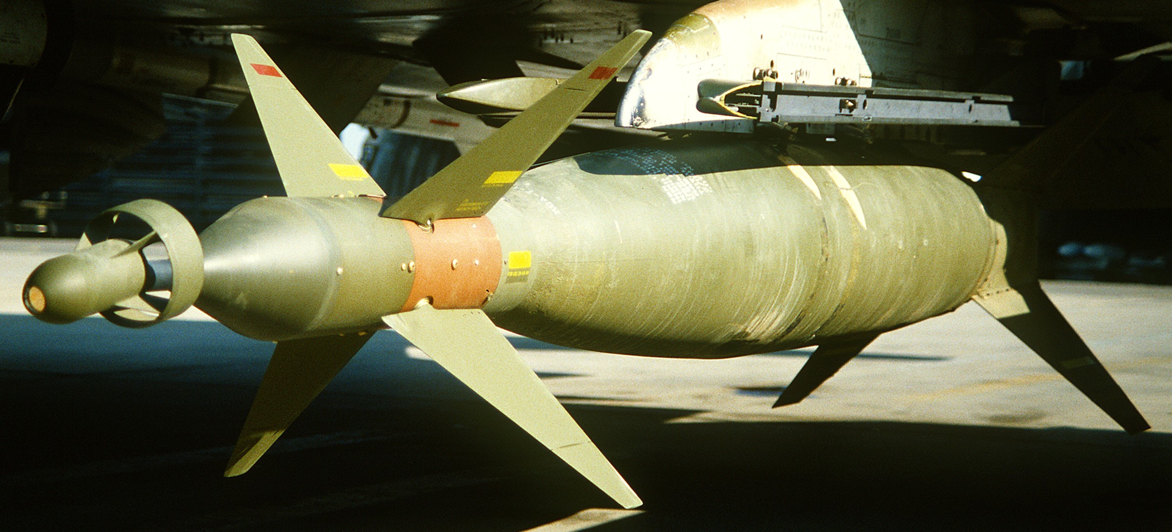 gbu-10 paveway laser guided bomb unit gbu 2000 lbs air force navy marines 05