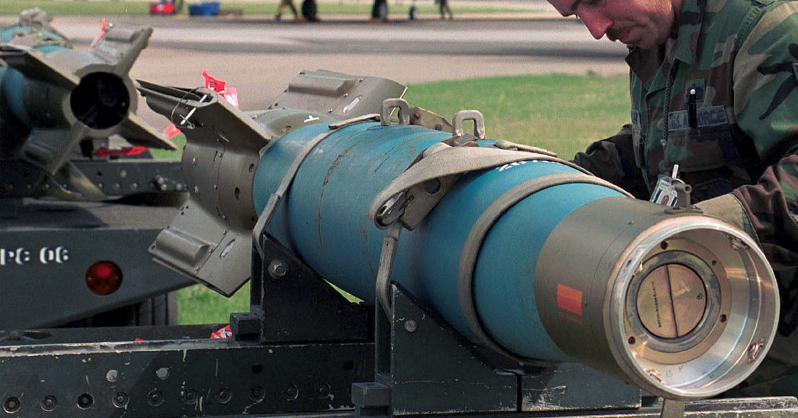 gbu-12 paveway laser guided bomb unit gbu 500 lbs air force navy marines 35