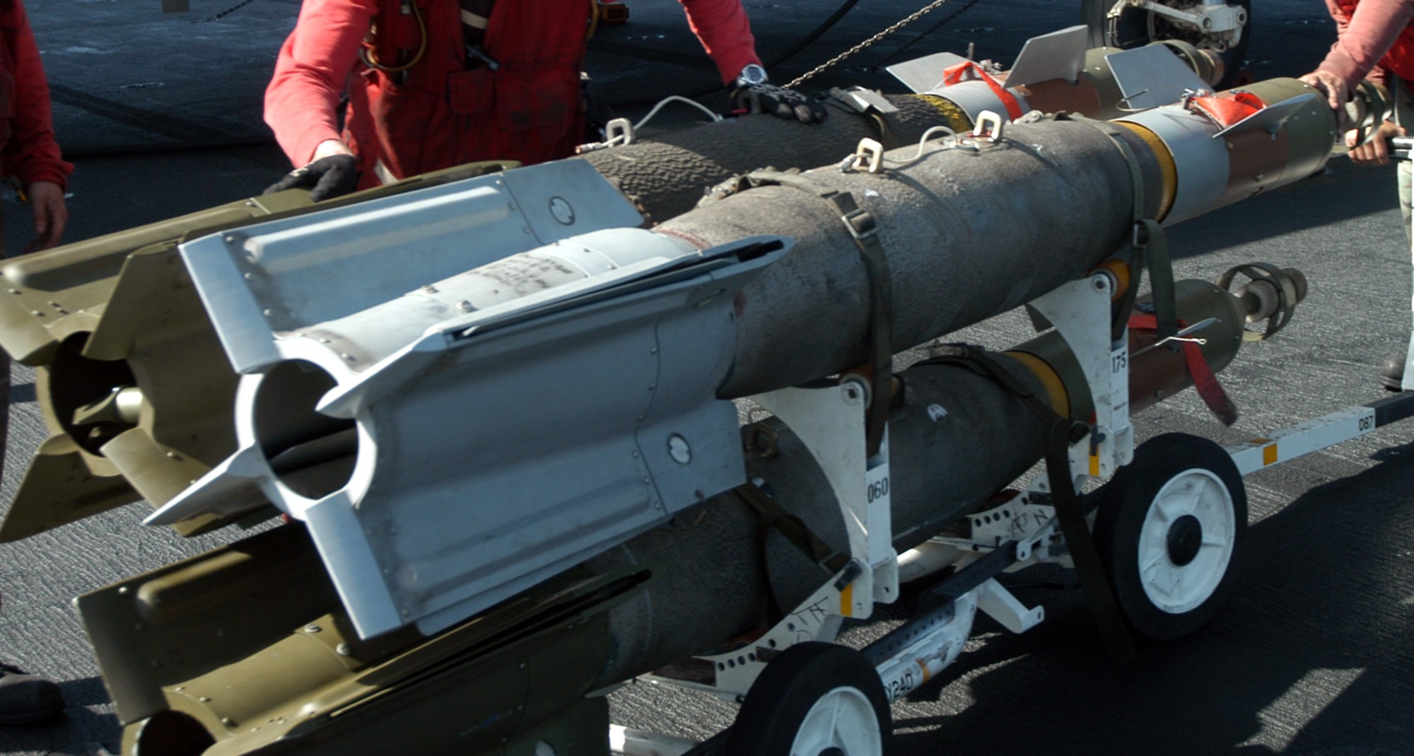 gbu-16 paveway laser guided bomb unit gbu 1000 lbs air force navy marines 09