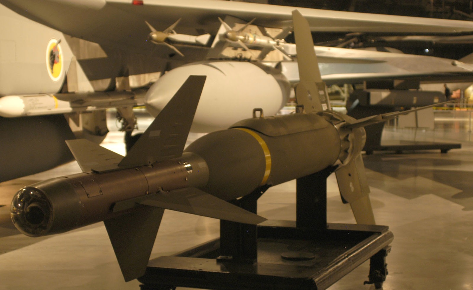 gbu-24 paveway laser guided bomb unit gbu 2000 lbs air force navy marines 02