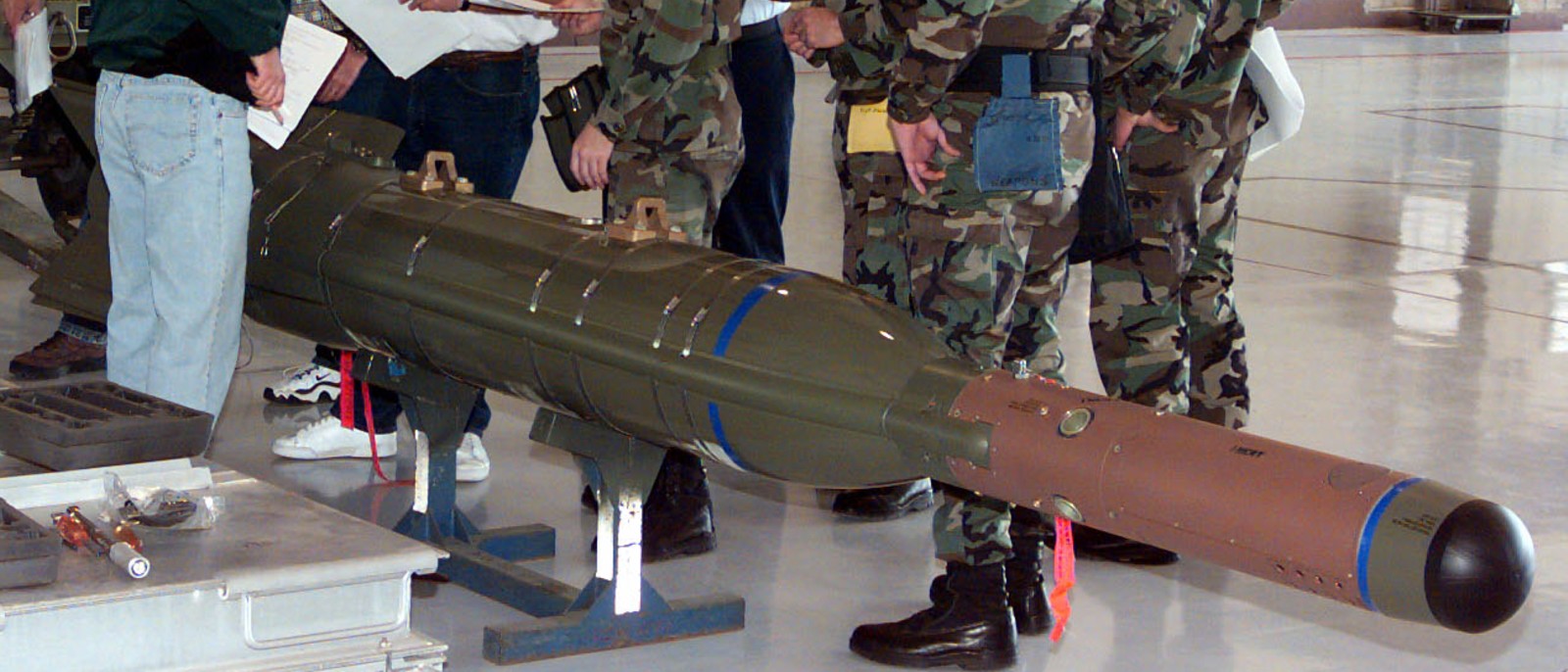 gbu-27 paveway laser guided bomb unit gbu 2000 lbs penetrator air force navy marines 04
