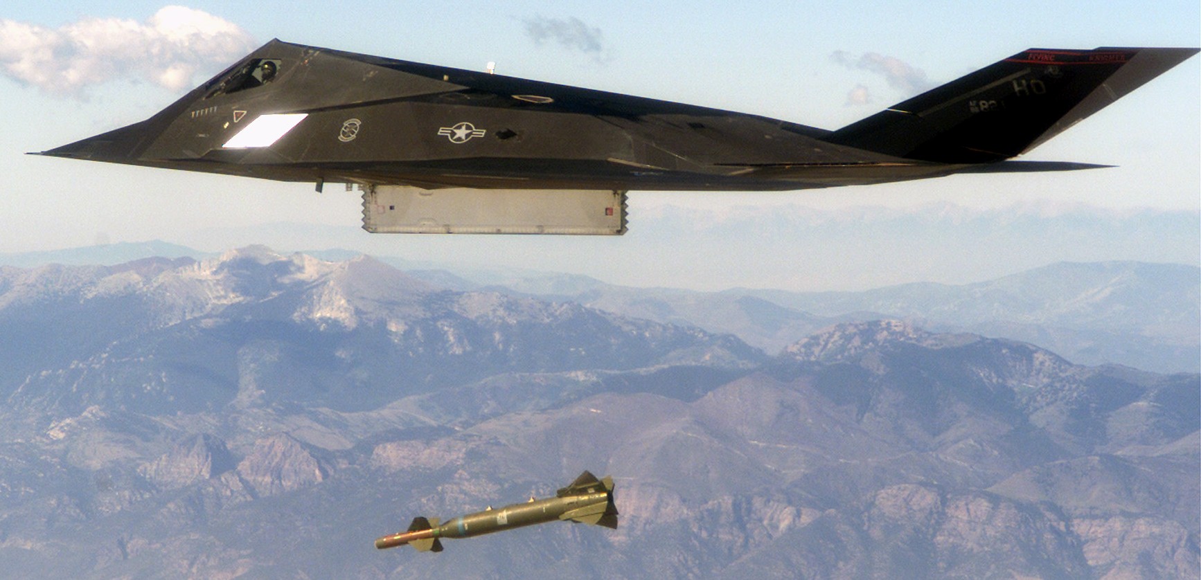 gbu-27 paveway laser guided bomb unit gbu 2000 lbs penetrator air force f-117 06