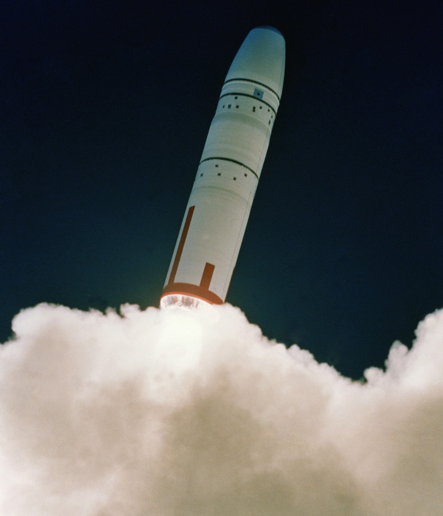 ugm-96 trident i c4 submarine-launched ballistic missile slbm james madison class ssbn benjamin franklin ohio 04