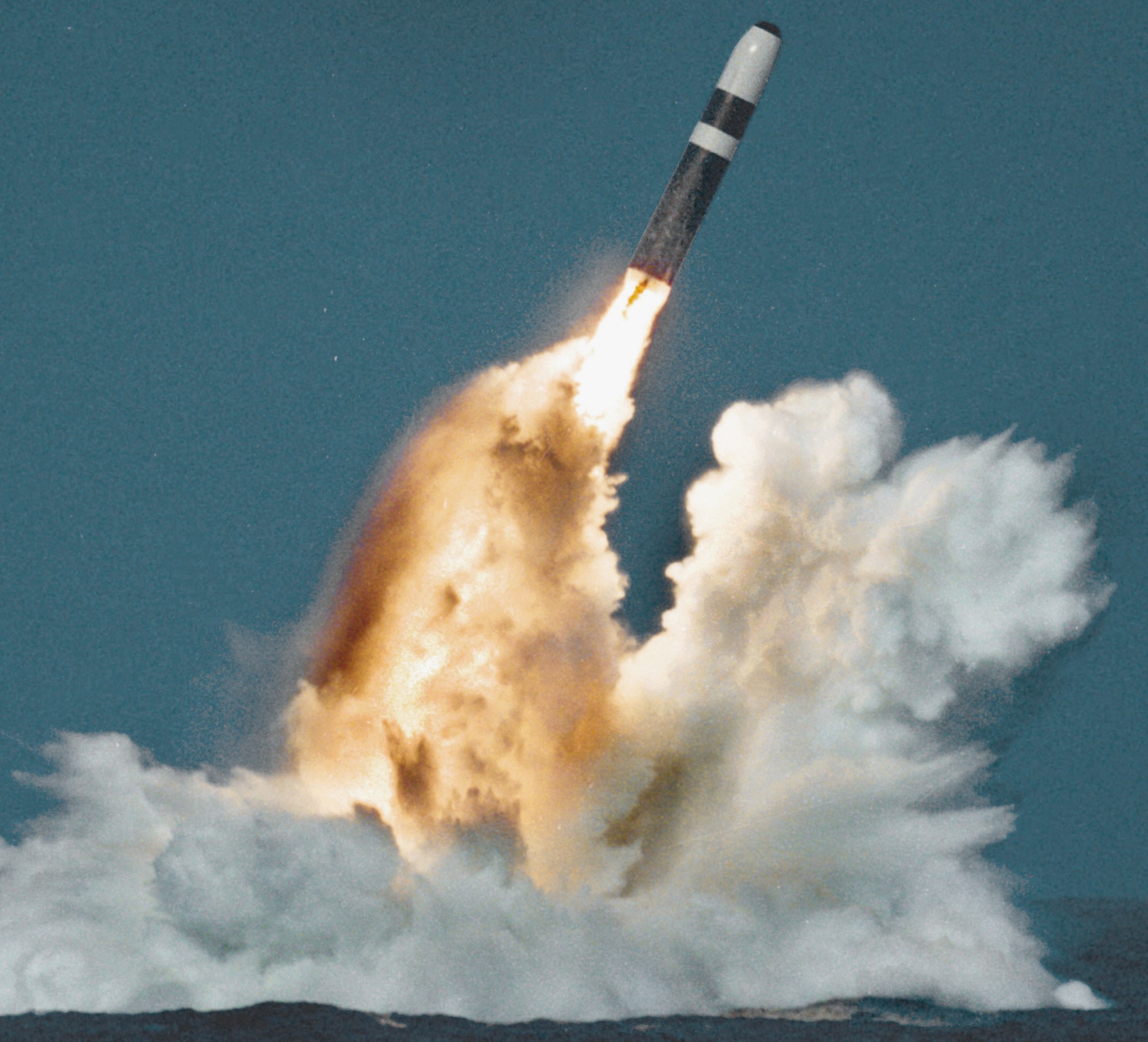 ugm-133a trident ii d5 submarine-launched ballistic missile slbm ohio columbia class ssbn 02