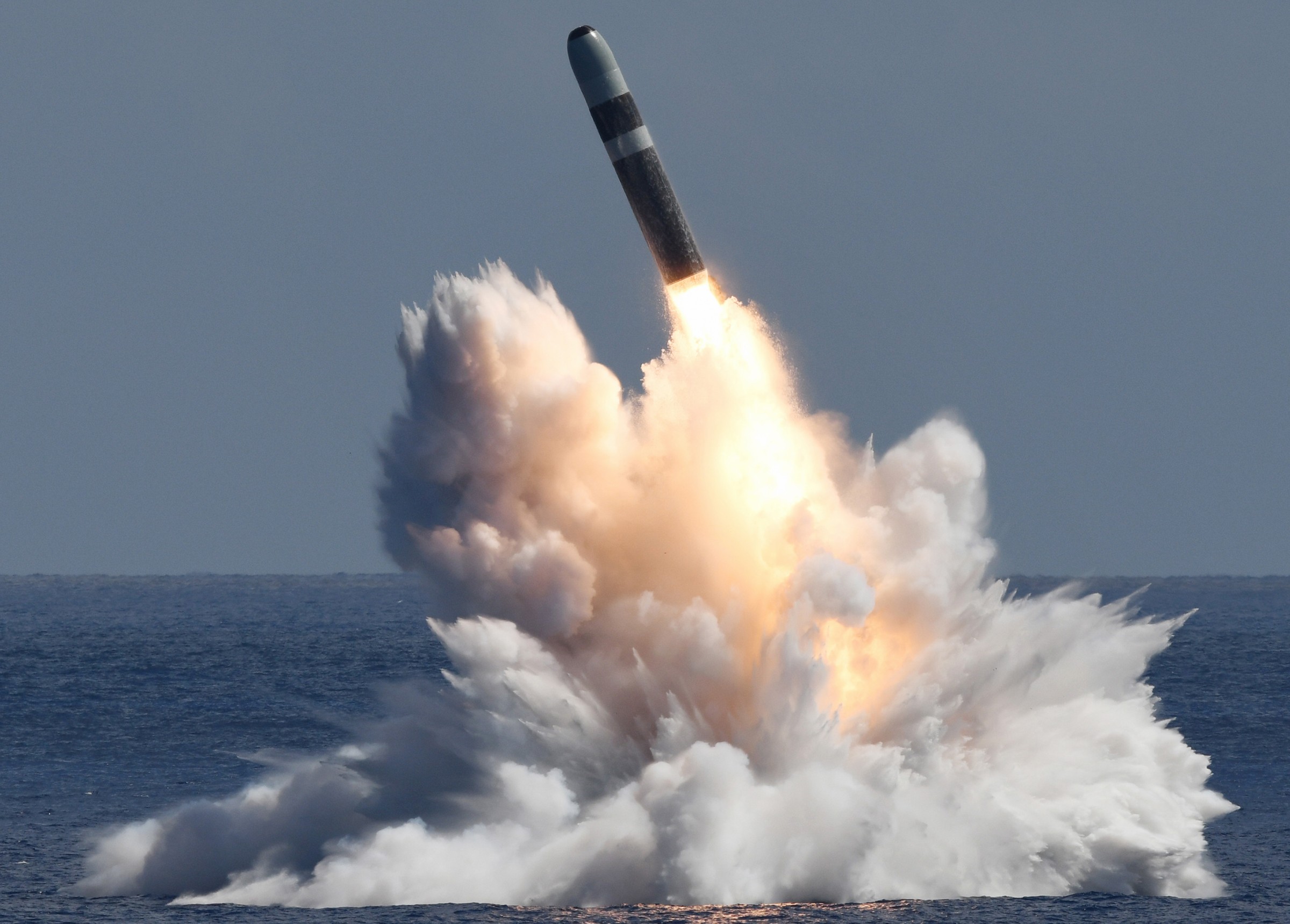 ugm-133a trident ii d5 submarine-launched ballistic missile slbm ohio columbia class ssbn 07