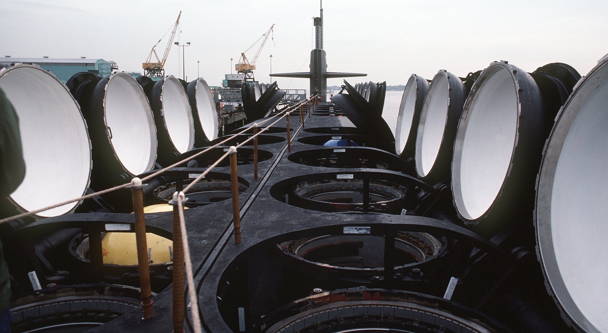 ugm-133a trident ii d5 submarine-launched ballistic missile slbm ohio columbia class ssbn 08