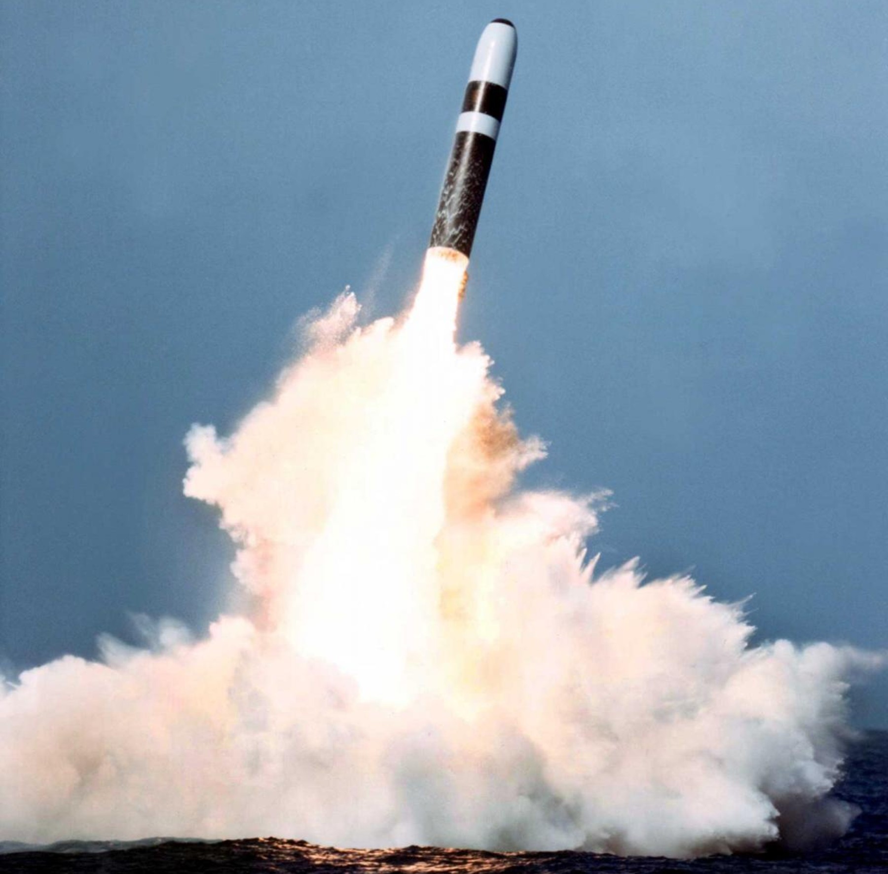 ugm-133a trident ii d5 submarine-launched ballistic missile slbm ohio columbia class ssbn 09