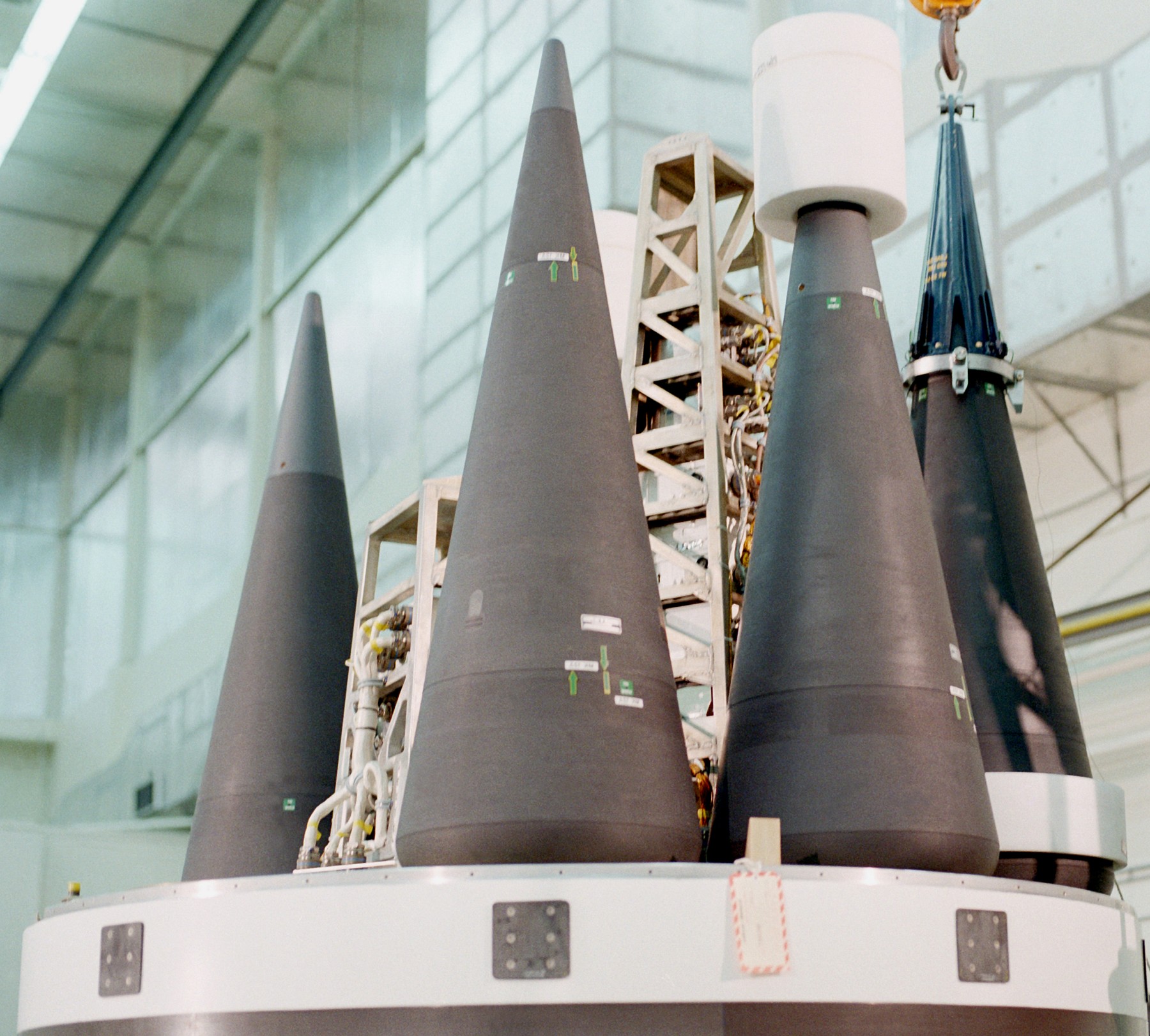 ugm-133a trident ii d5 submarine-launched ballistic missile slbm ohio columbia class ssbn mirv 03