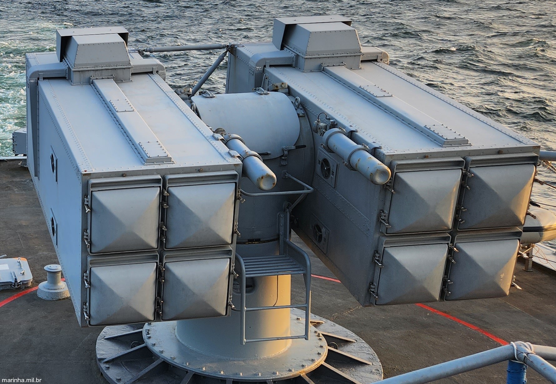 albatros 8-cell missile launcher box aspide sam brazilian navy 27