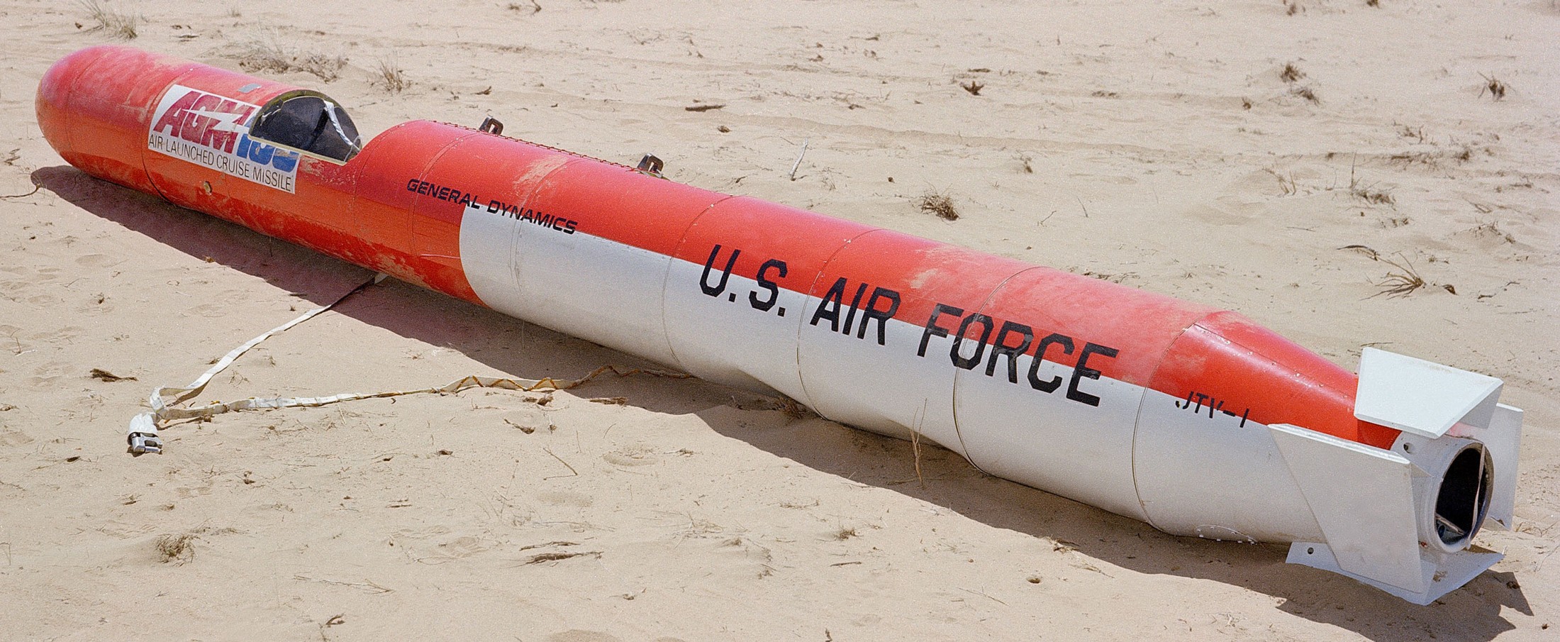 agm-109 tomahawk air-launched cruise missile alcm tlam us air force usaf 03