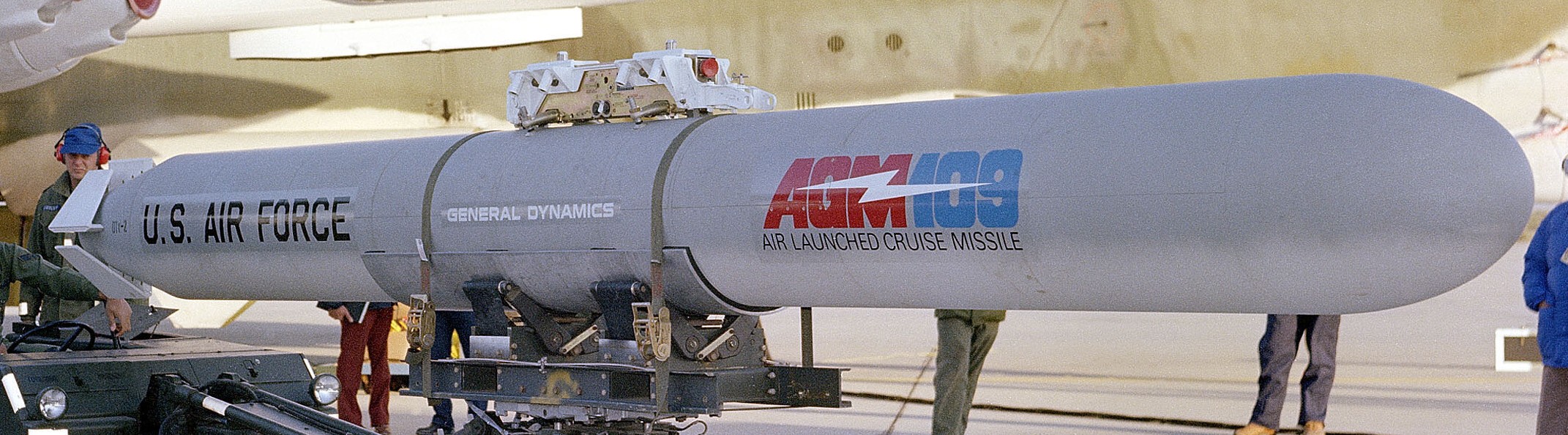 agm-109 tomahawk air-launched cruise missile alcm tlam us air force usaf 04