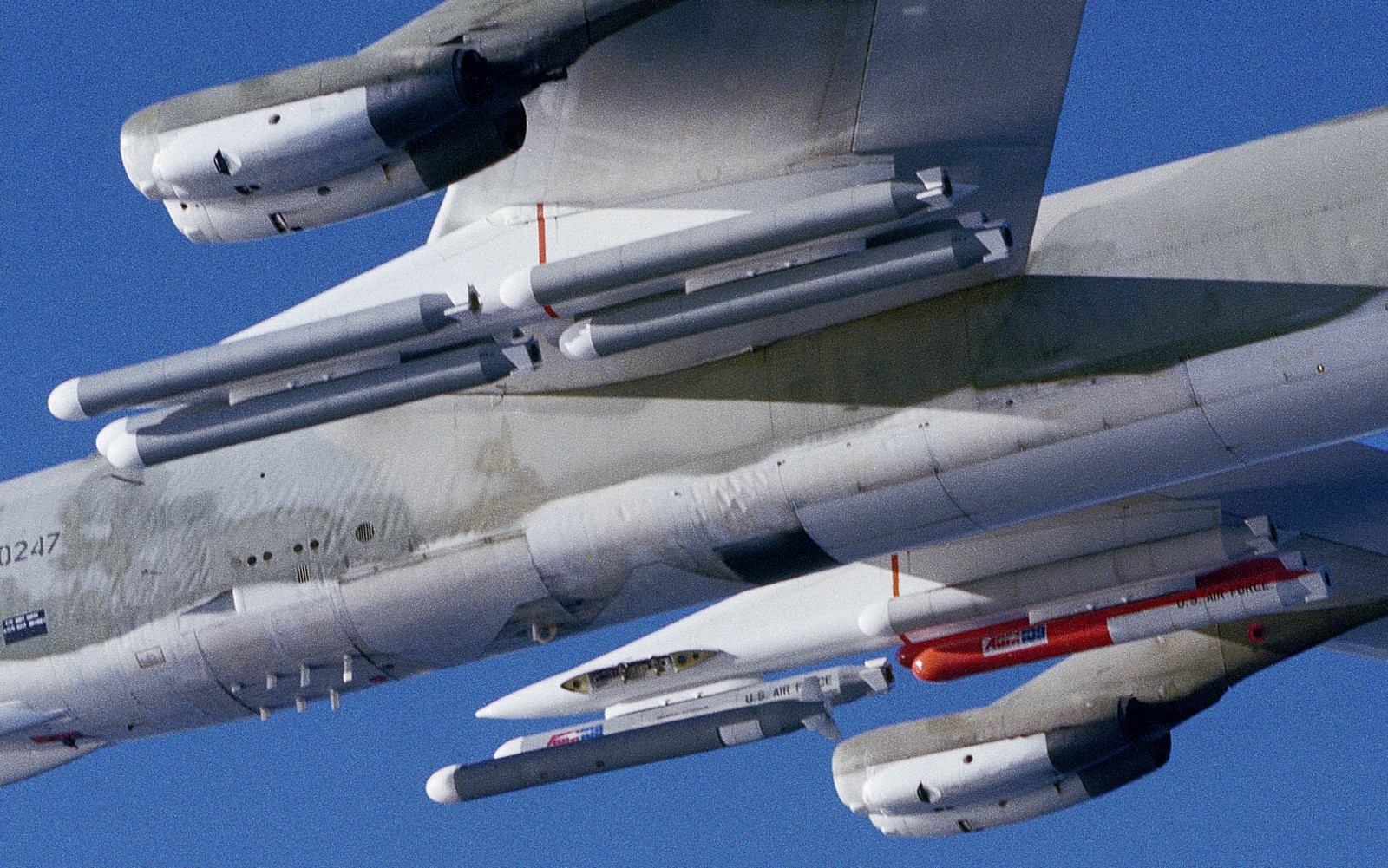 agm-109 tomahawk air-launched cruise missile alcm tlam us air force usaf b-52 stratofortress 09