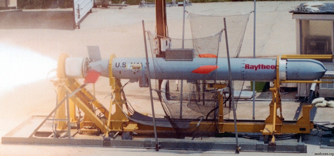bgm rgm-109 tomahawk land attack missile tlam us navy 0306
