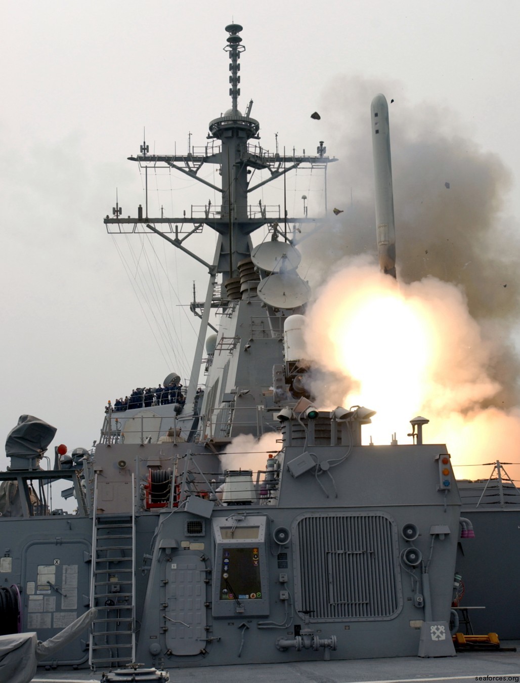 bgm rgm-109 tomahawk land attack missile tlam us navy 09 mk-41 vls arleigh burke class ddg