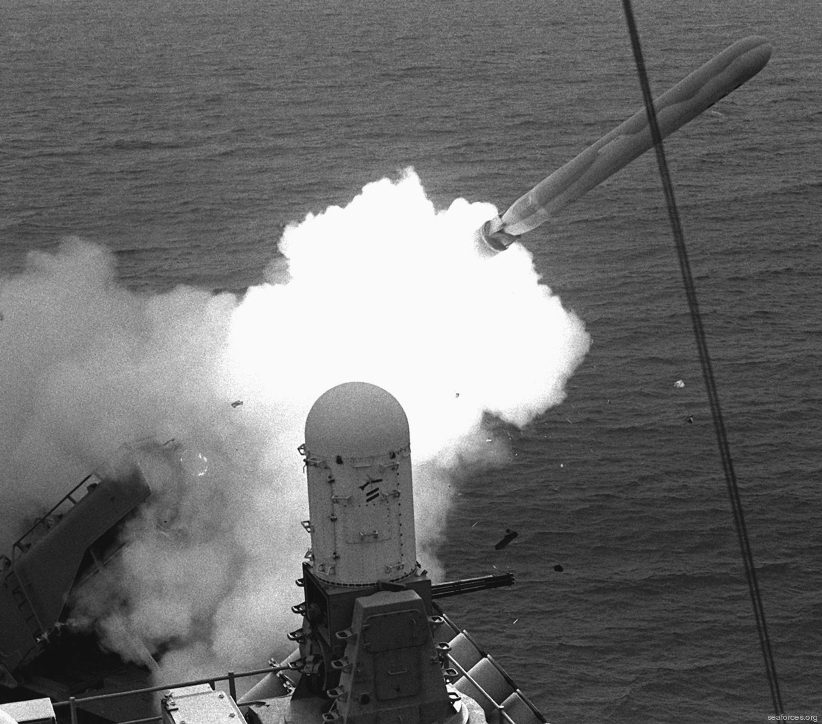 bgm rgm-109 tomahawk land attack missile tlam us navy 25