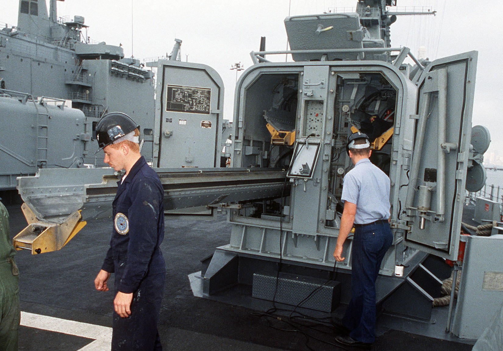 mk.143 armored box launcher abl bgm-109 tomahawk tlam land attack missile us navy 41