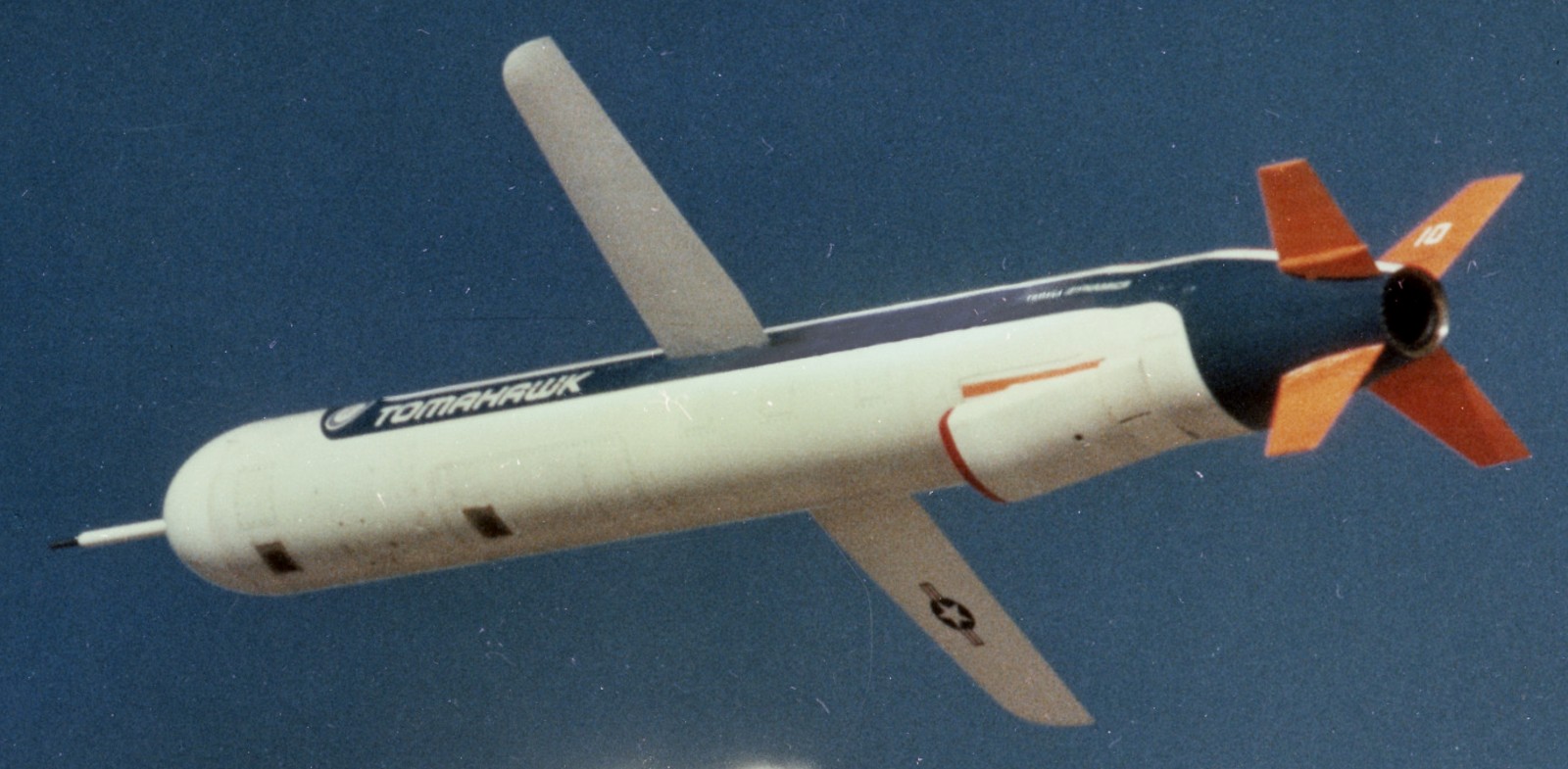 bgm-109 tomahawk land attack missile tlam us navy 42