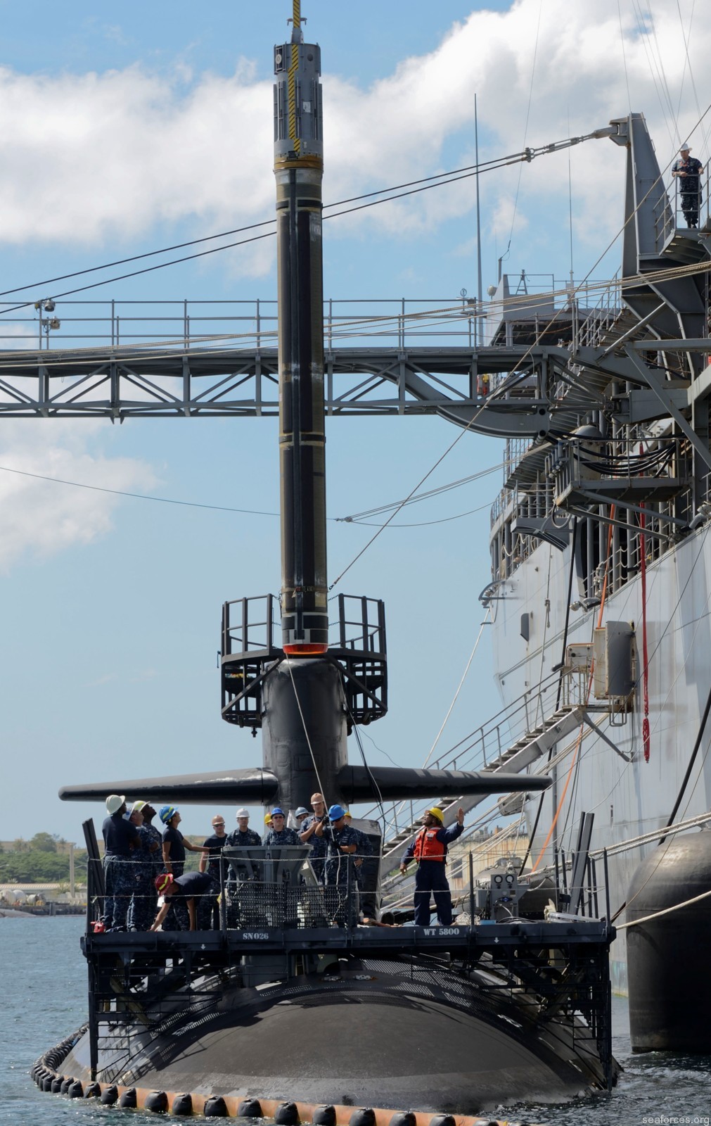 ugm-109 tomahawk land attack missile tlam us navy 02 los angeles class submarine ssn