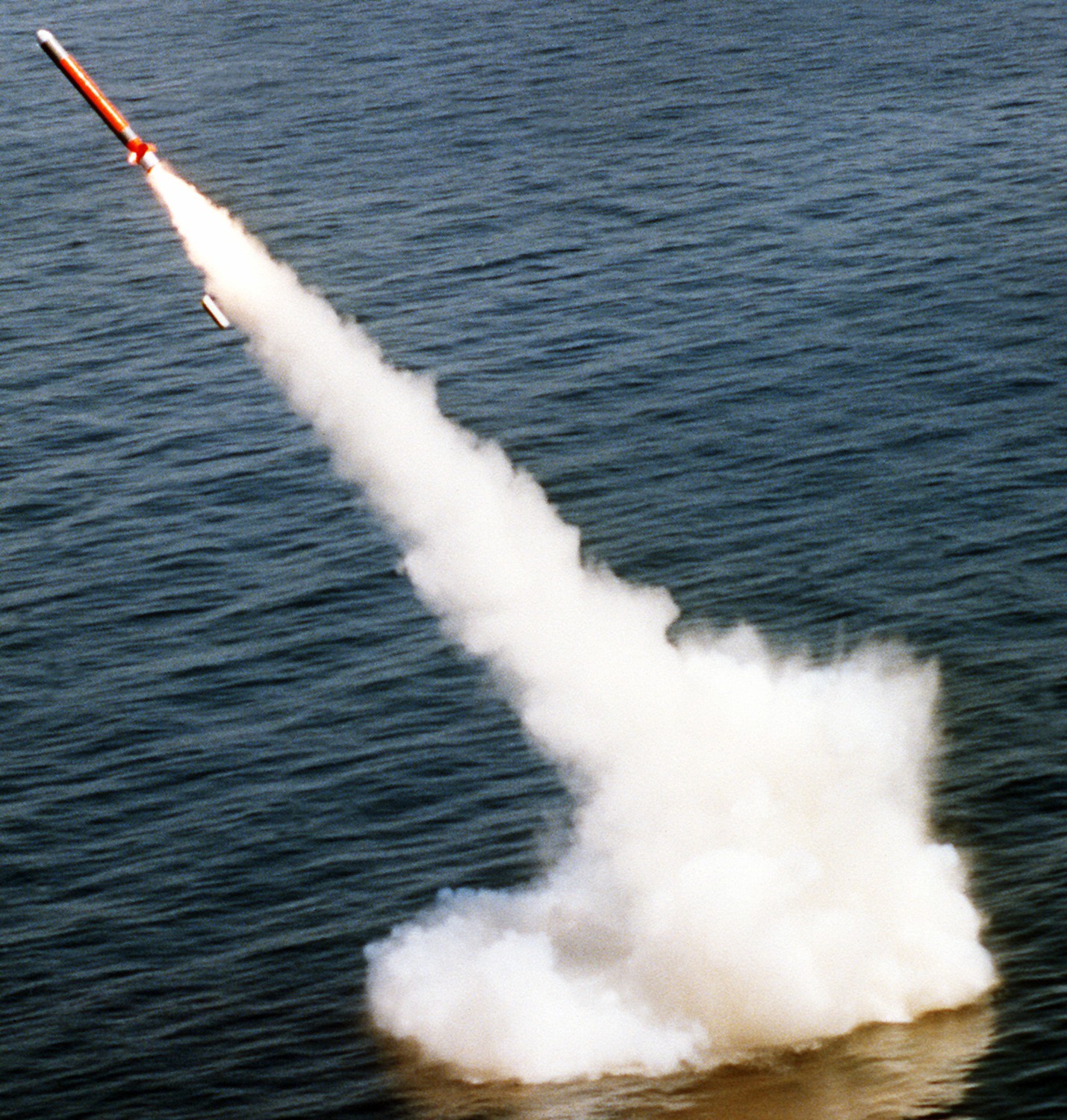 ugm-109 tomahawk land attack missile tlam us navy submarine ssn 10
