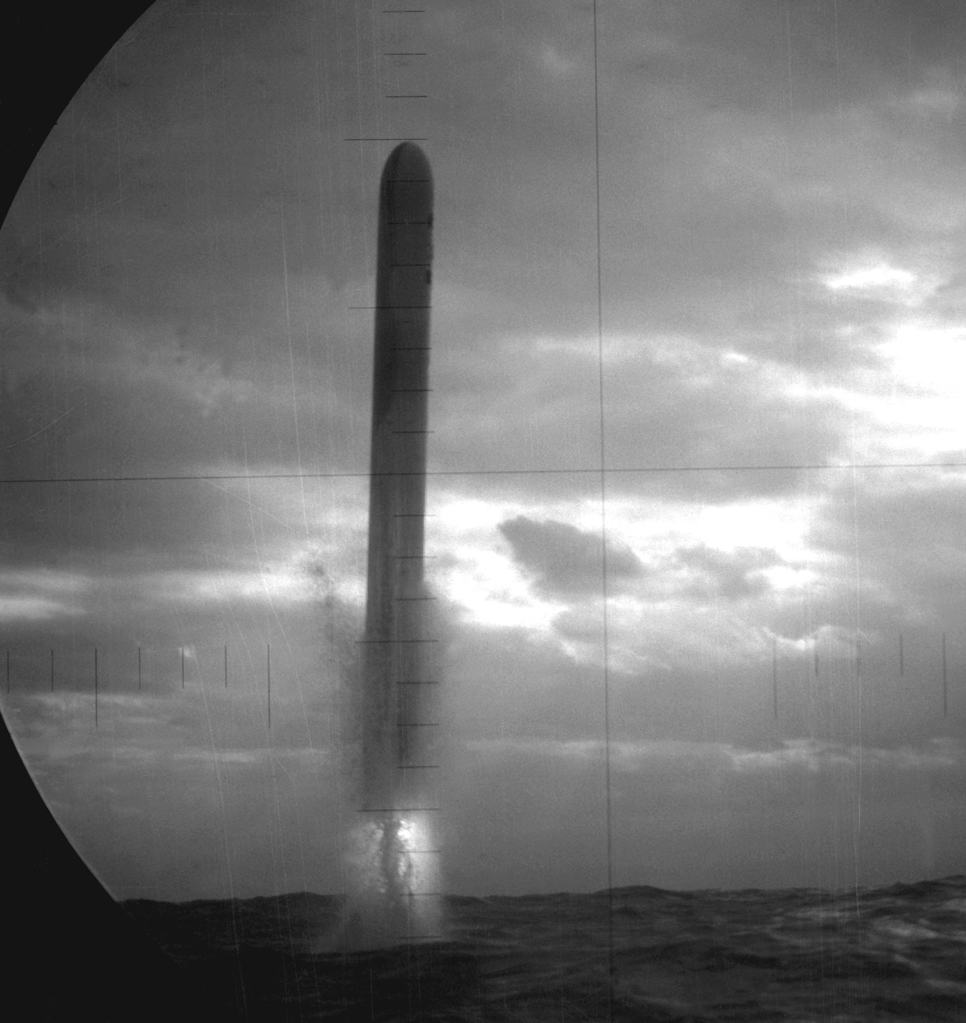 ugm-109 tomahawk land attack missile tlam us navy submarine 13