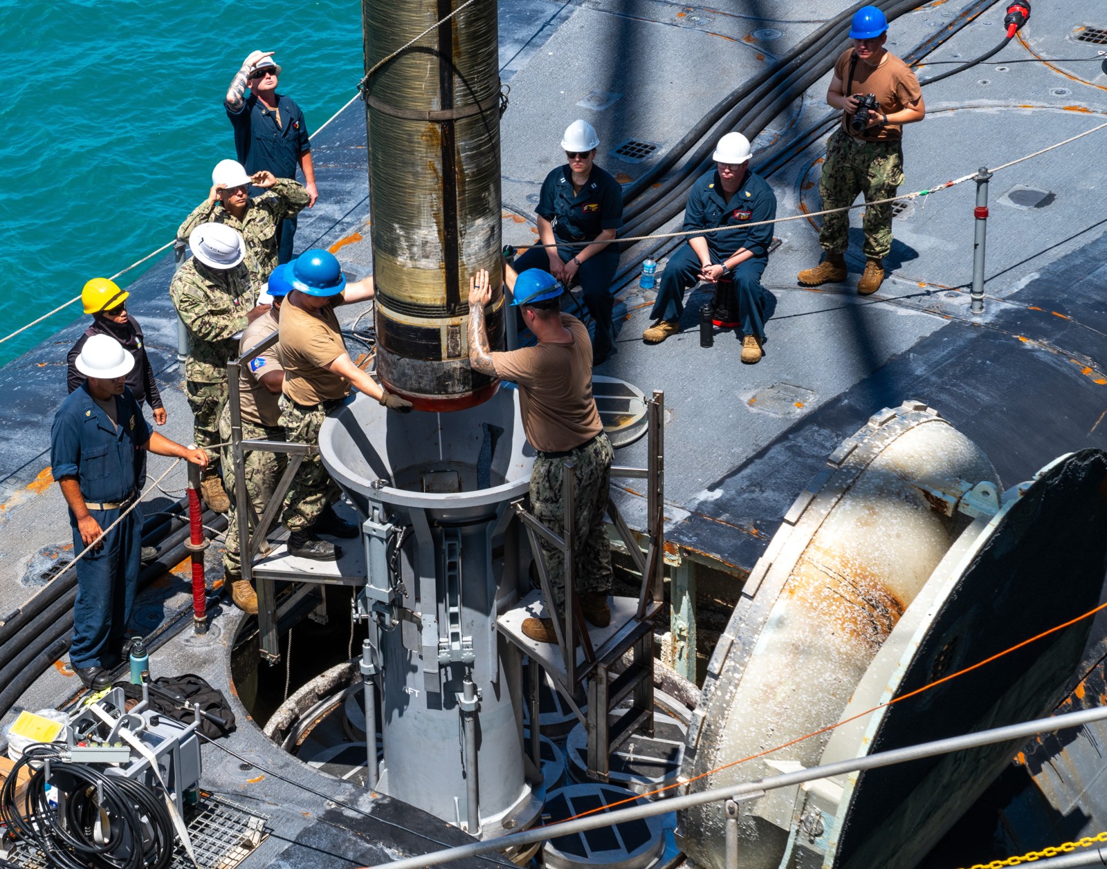 ugm-109 tomahawk land attack missile tlam us navy submarine ssgn 15