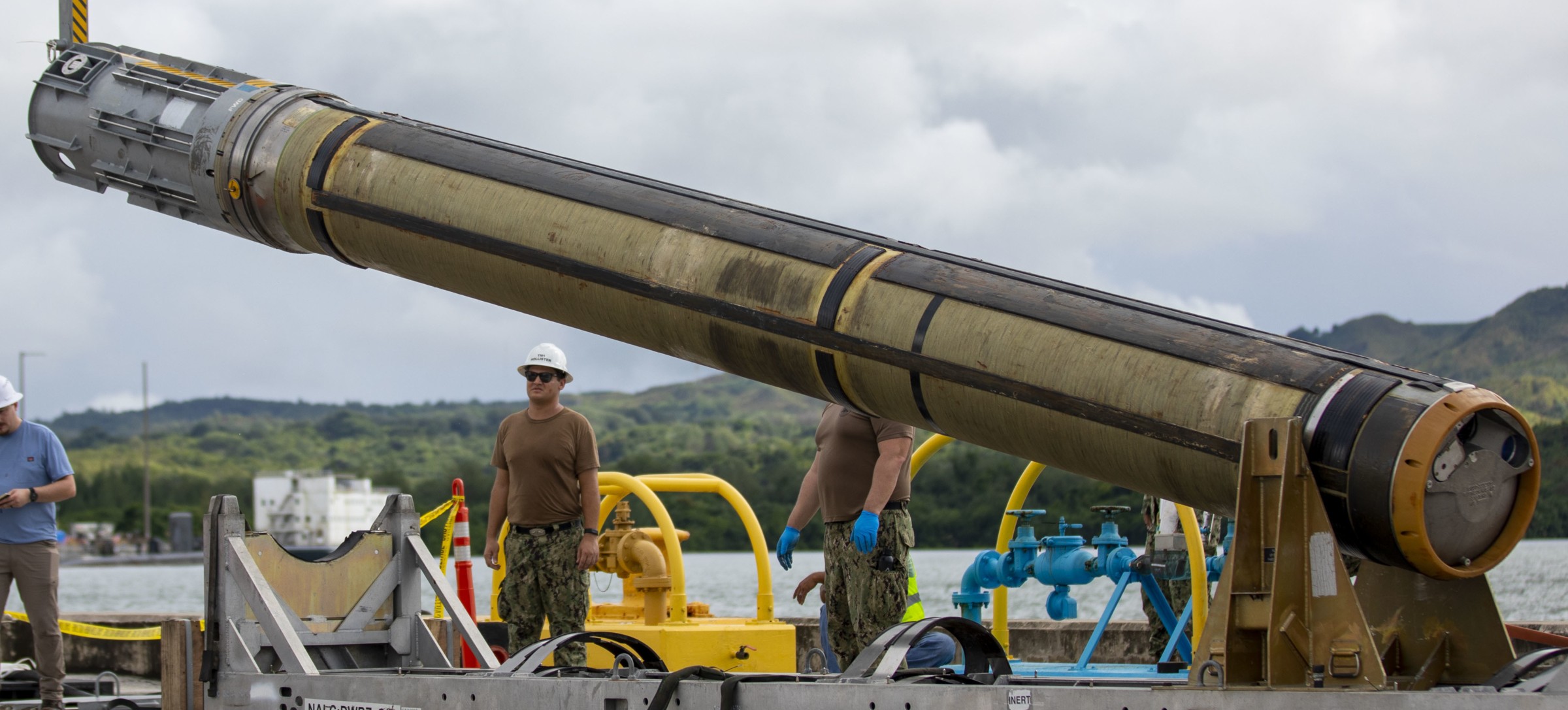 ugm-109 tomahawk land attack missile tlam us navy submarine capsule launch system cls 16