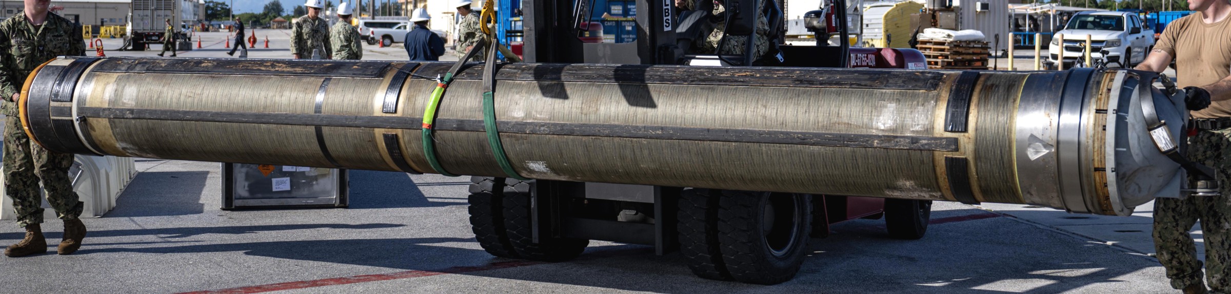 ugm-109 tomahawk land attack missile tlam us navy submarine capsule launch system vls torpedo tube 17