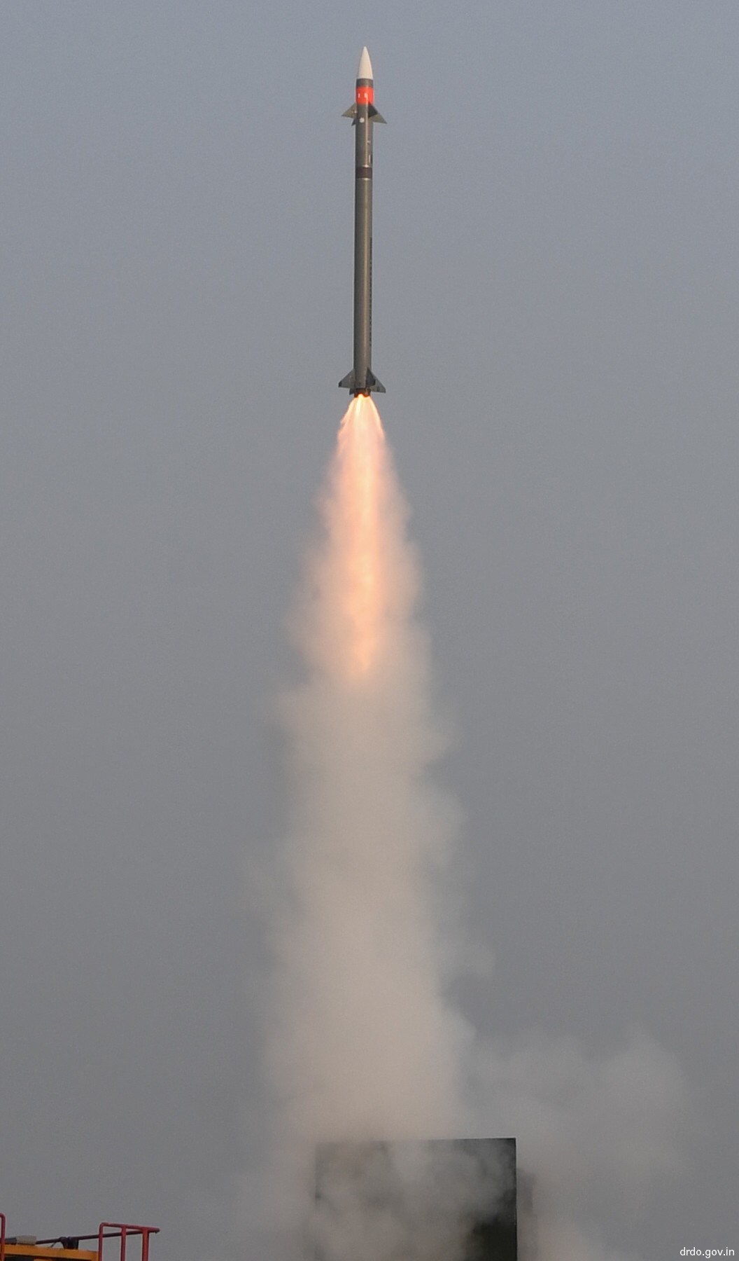 barak-8 sam mr lr er surface-to-air missile indian navy israel 04