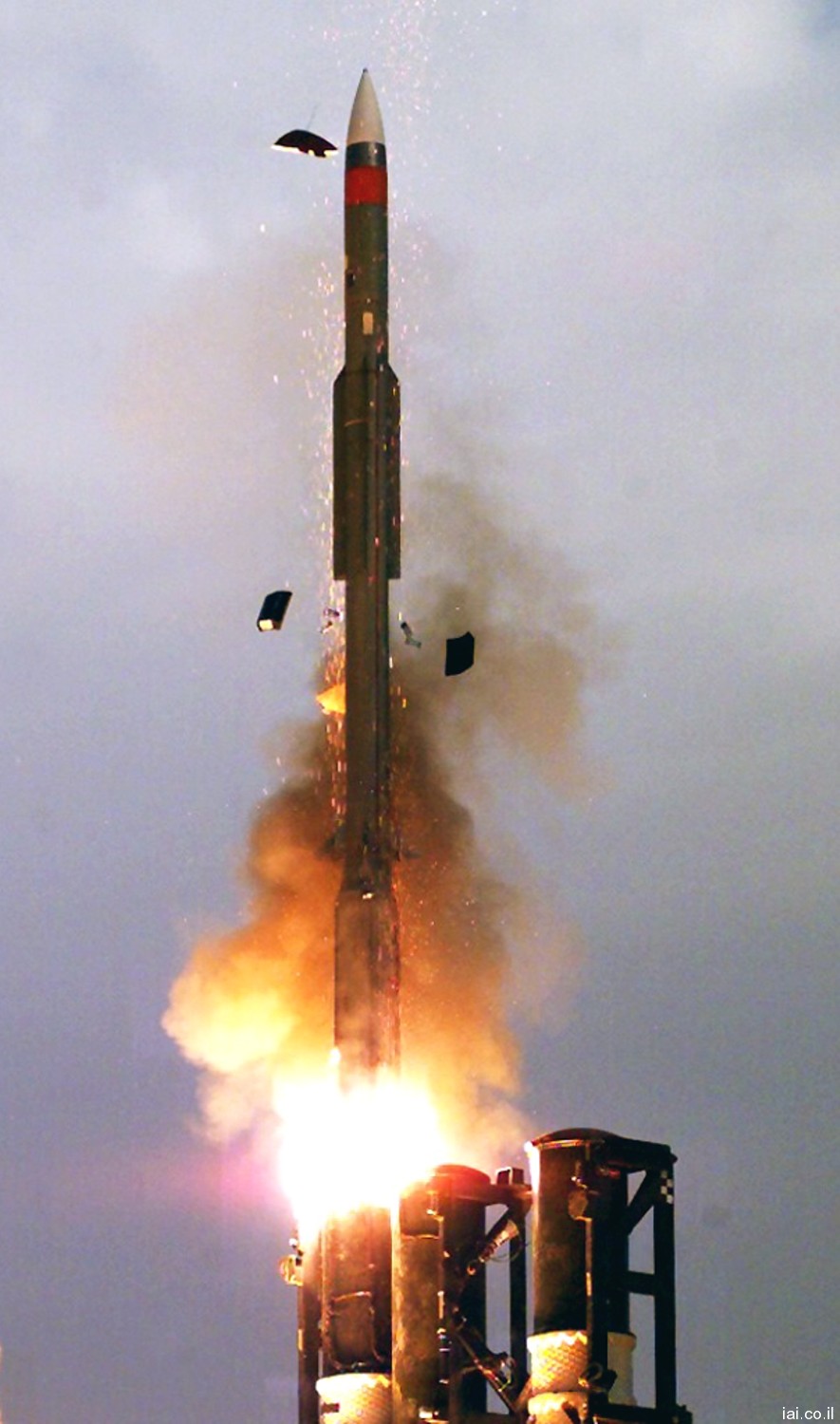 barak-8 er-sam surface-to-air missile indian navy israel extended range interceptor 13