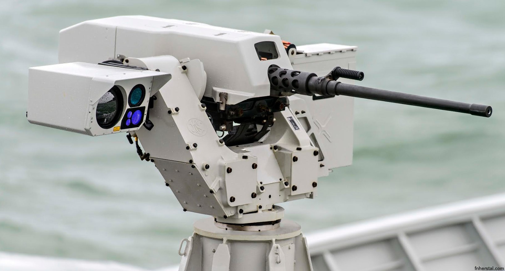 sea defnder naval remote weapon system rws fn herstal machine gun 03