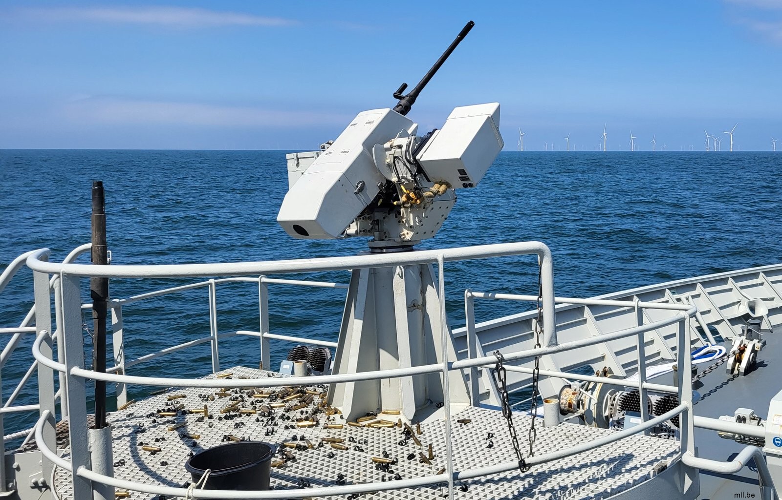 sea defnder naval remote weapon system rws fn herstal machine gun 04