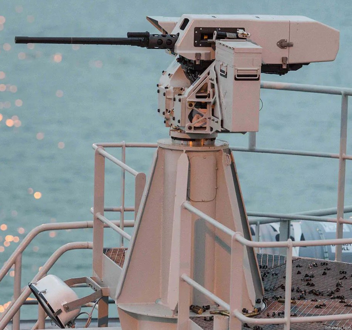 sea defnder naval remote weapon system rws fn herstal machine gun 12.7 mm 07
