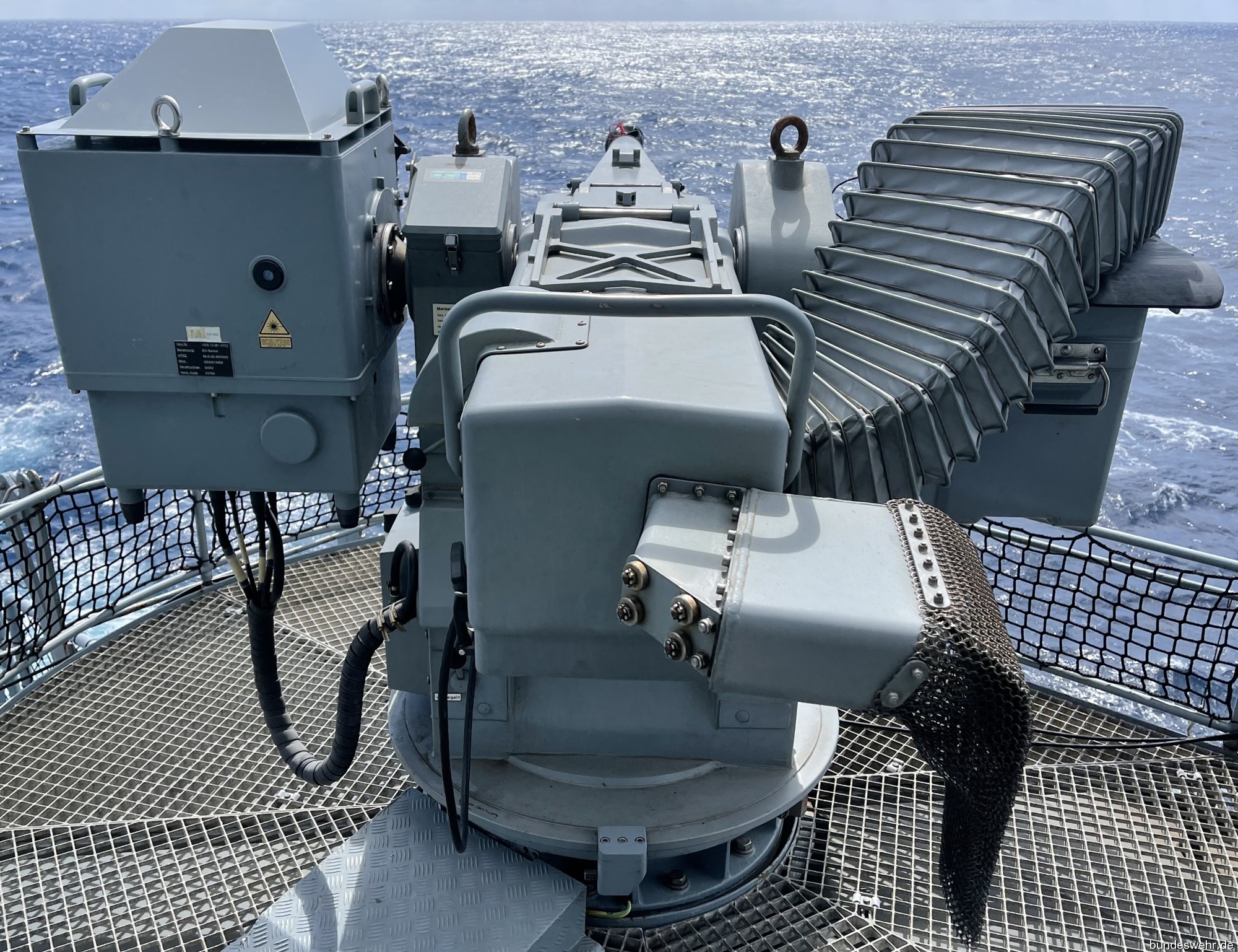 mlg-27 machine gun system remote controlled 27 mm ciws rheinmetall mauser german navy 15