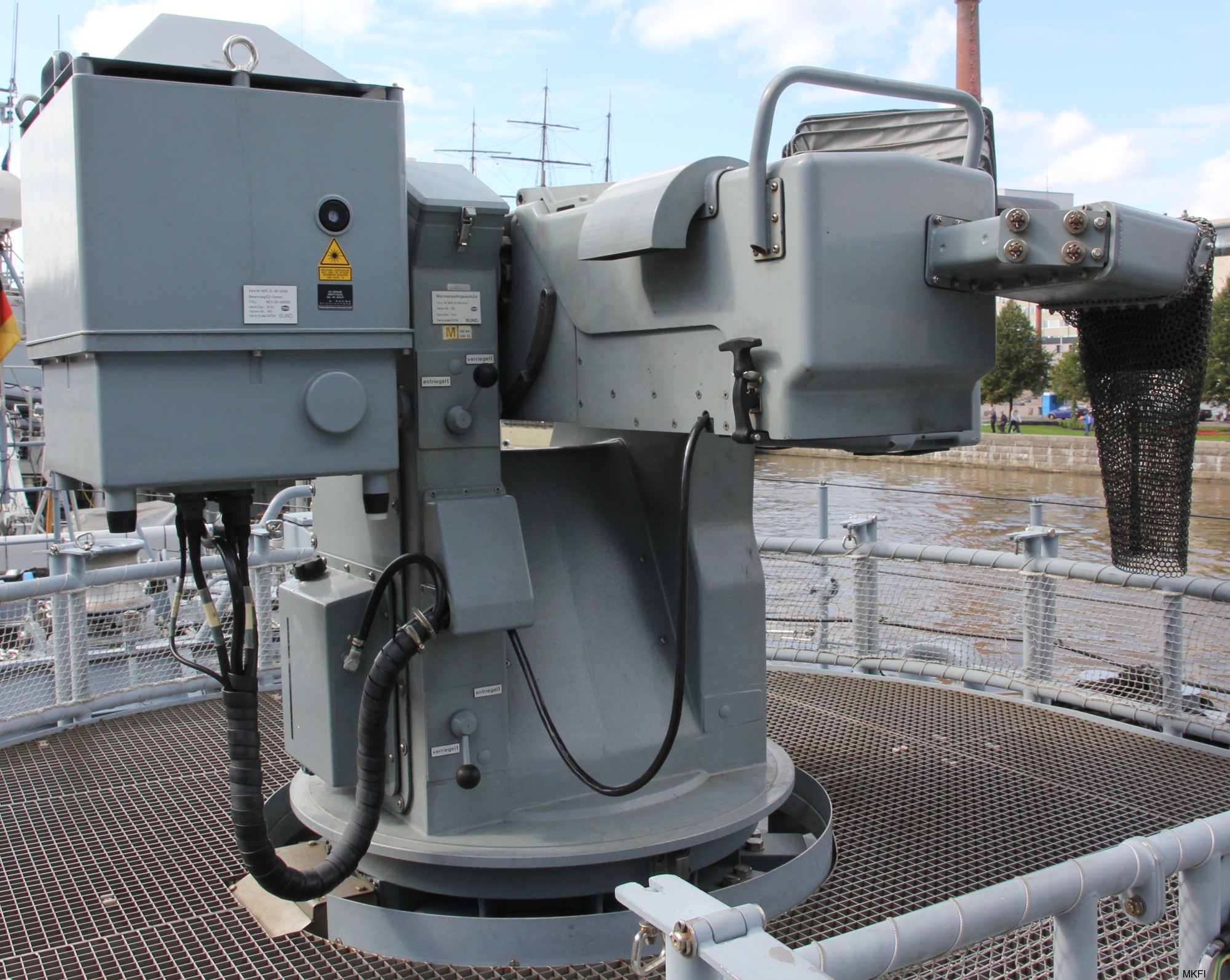 mlg-27 machine gun system remote controlled 27 mm ciws rheinmetall mauser german navy 18