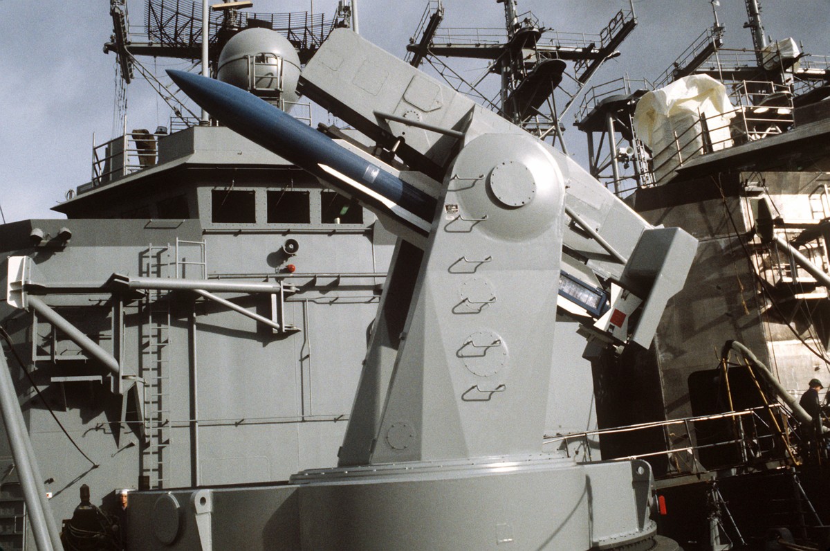 mk-13 guided missile launching system gmls single arm rim-66 standard sm-1mr 09