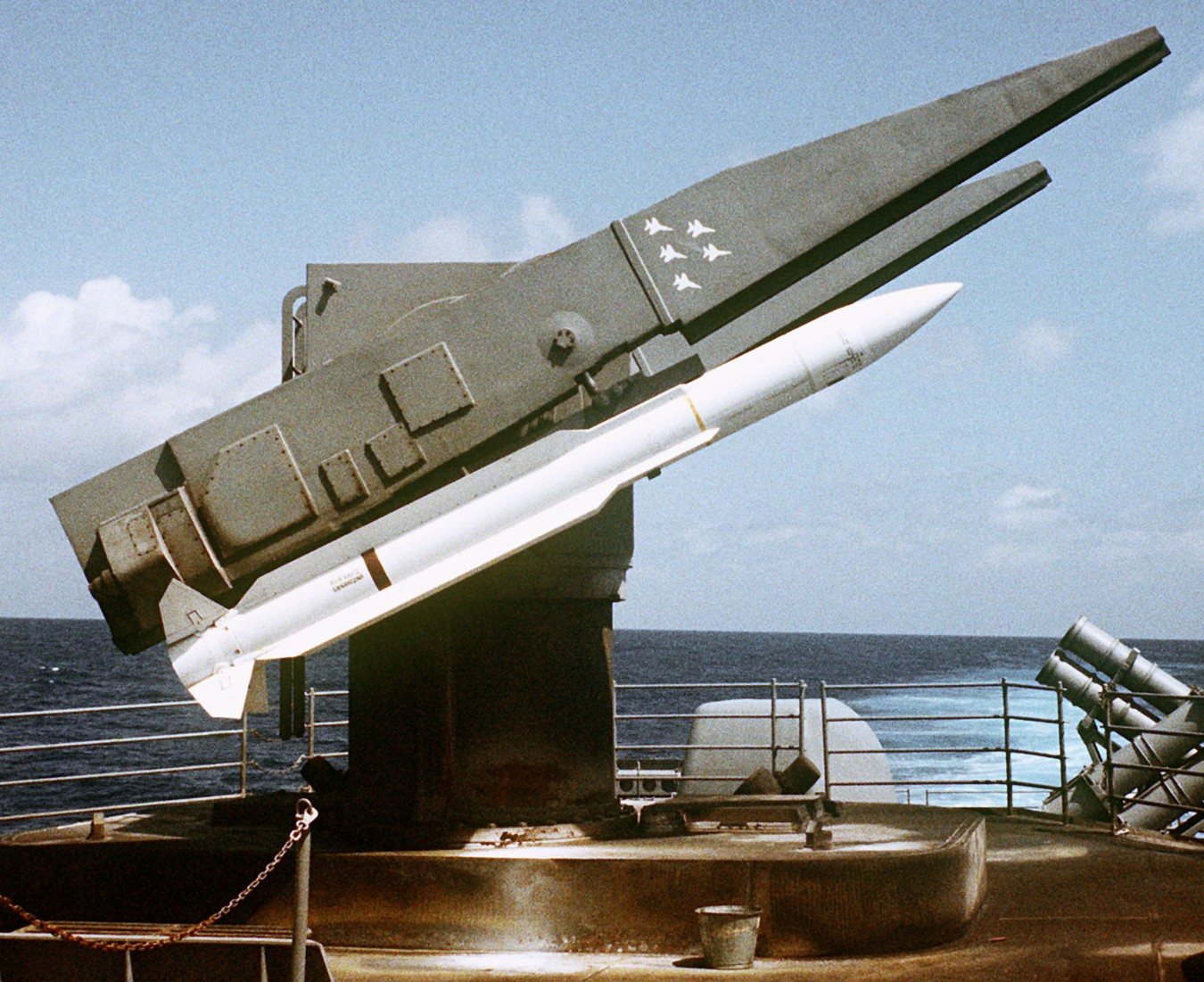 mk-26 missile launcher rim-66 standard rgm-84 harpoon rur-5 asroc