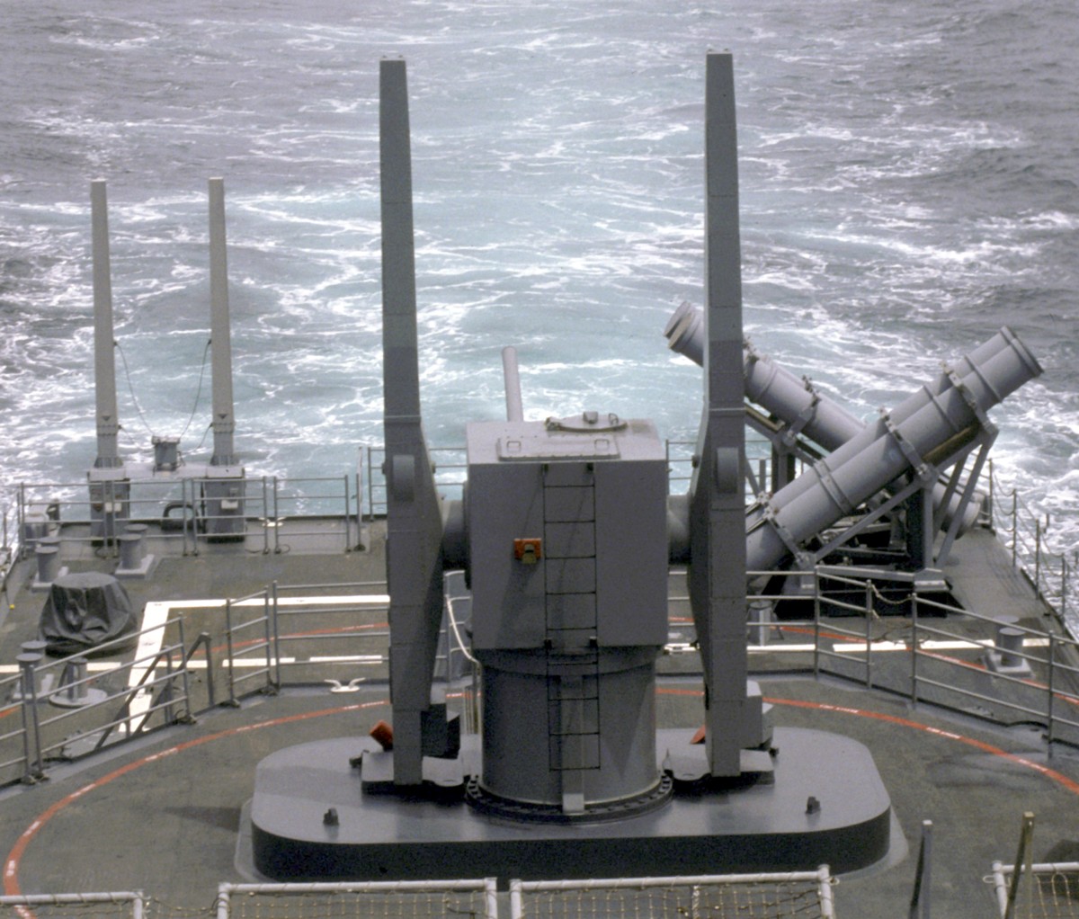 mk-26 guided missile launching system gmls ticonderoga kidd class standard missile