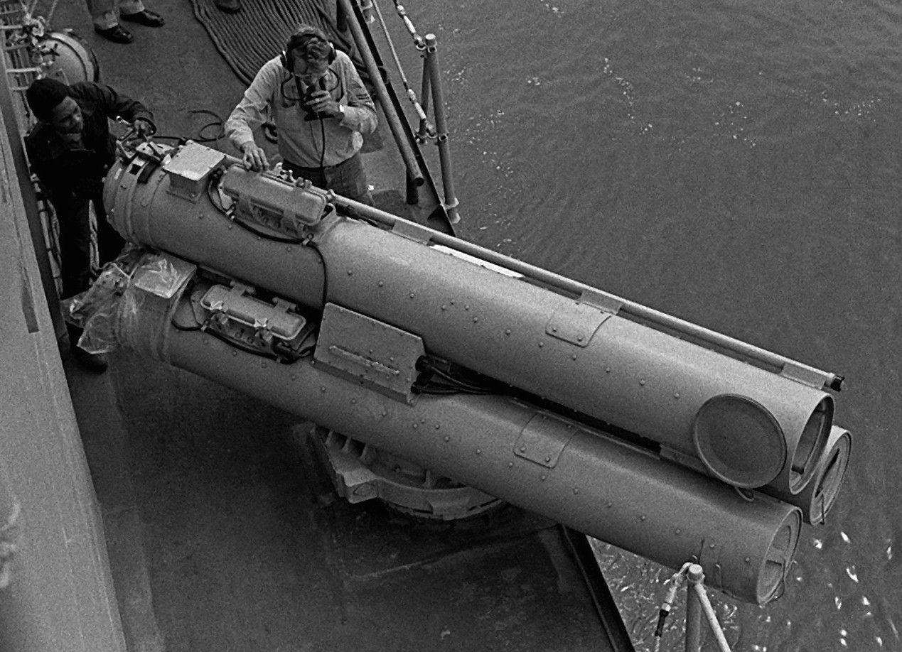 mk-32 surface vessel torpedo tubes svtt farragut coontz class destroyer ddg 55