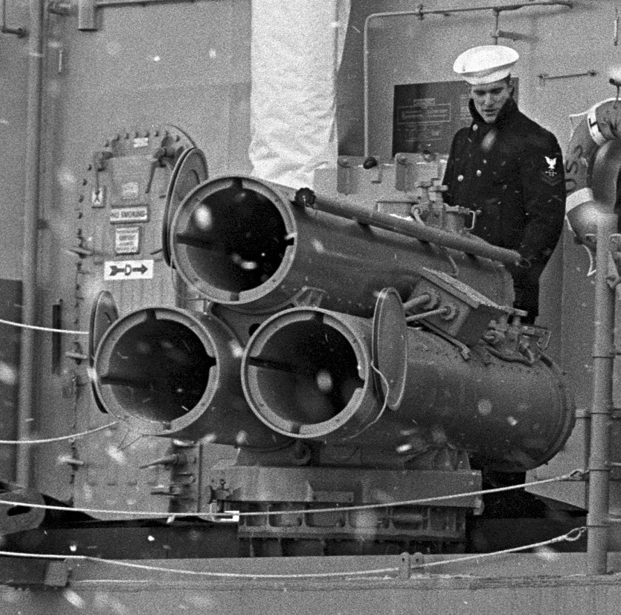 mk-32 torpedo tubes svtt 57 oliver hazard perry class frigate ffg