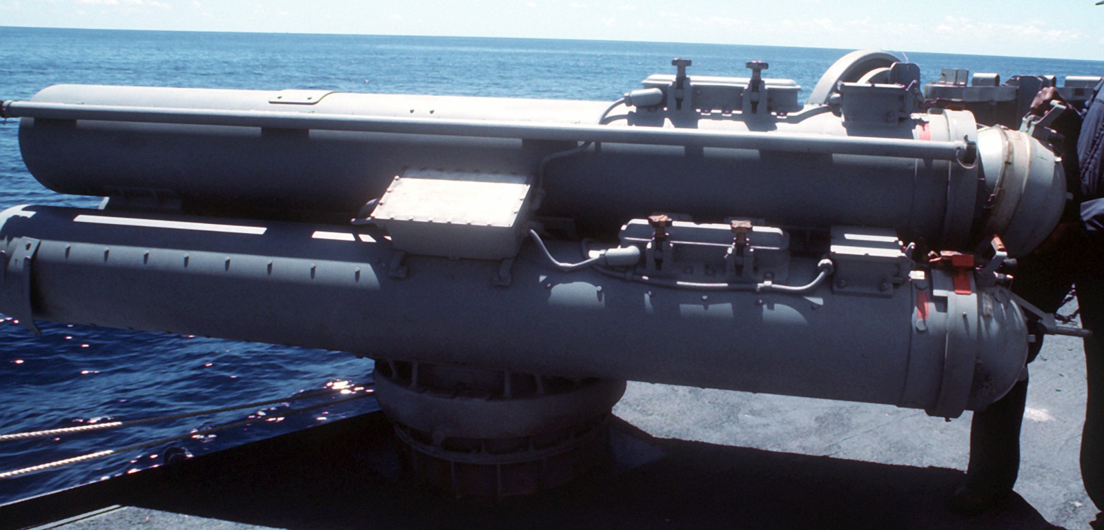 mk-32 torpedo tubes svtt 59 oliver hazard perry class frigate ffg